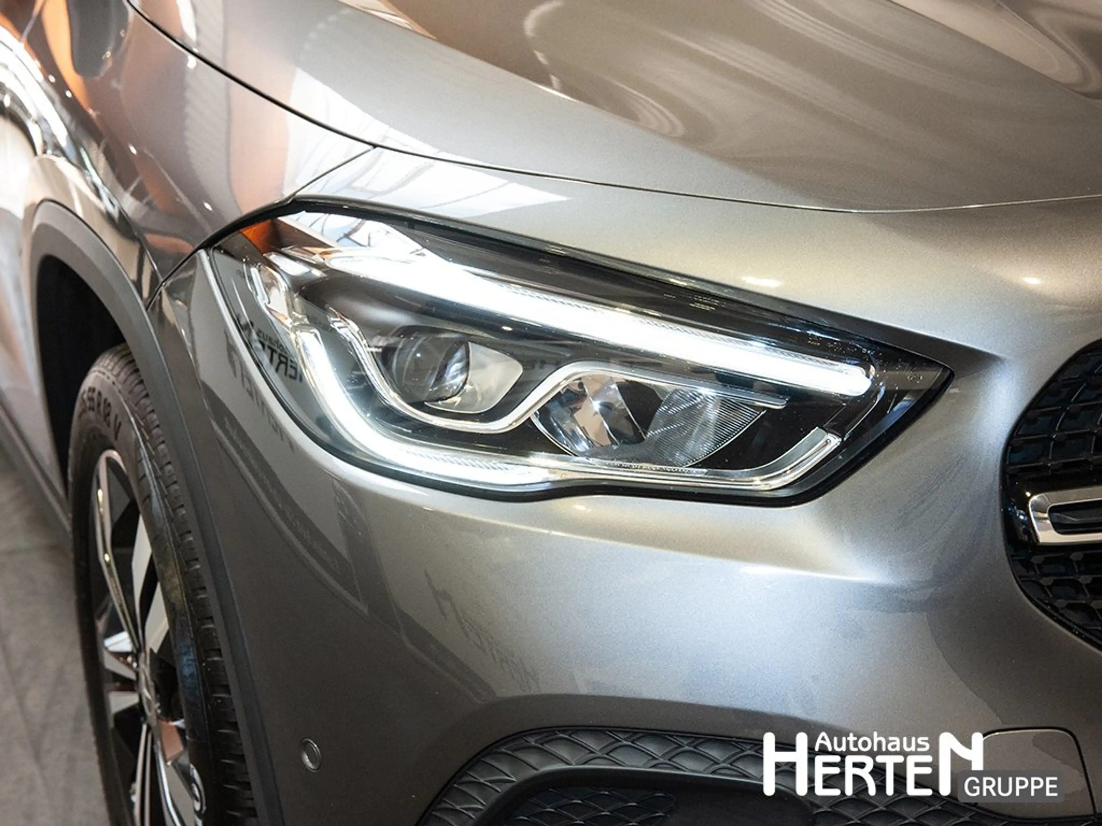Mercedes-Benz GLA 200 PROGRESSIVE+NIGHT+18"+LED+AHK+AMBIENTE — photo 13