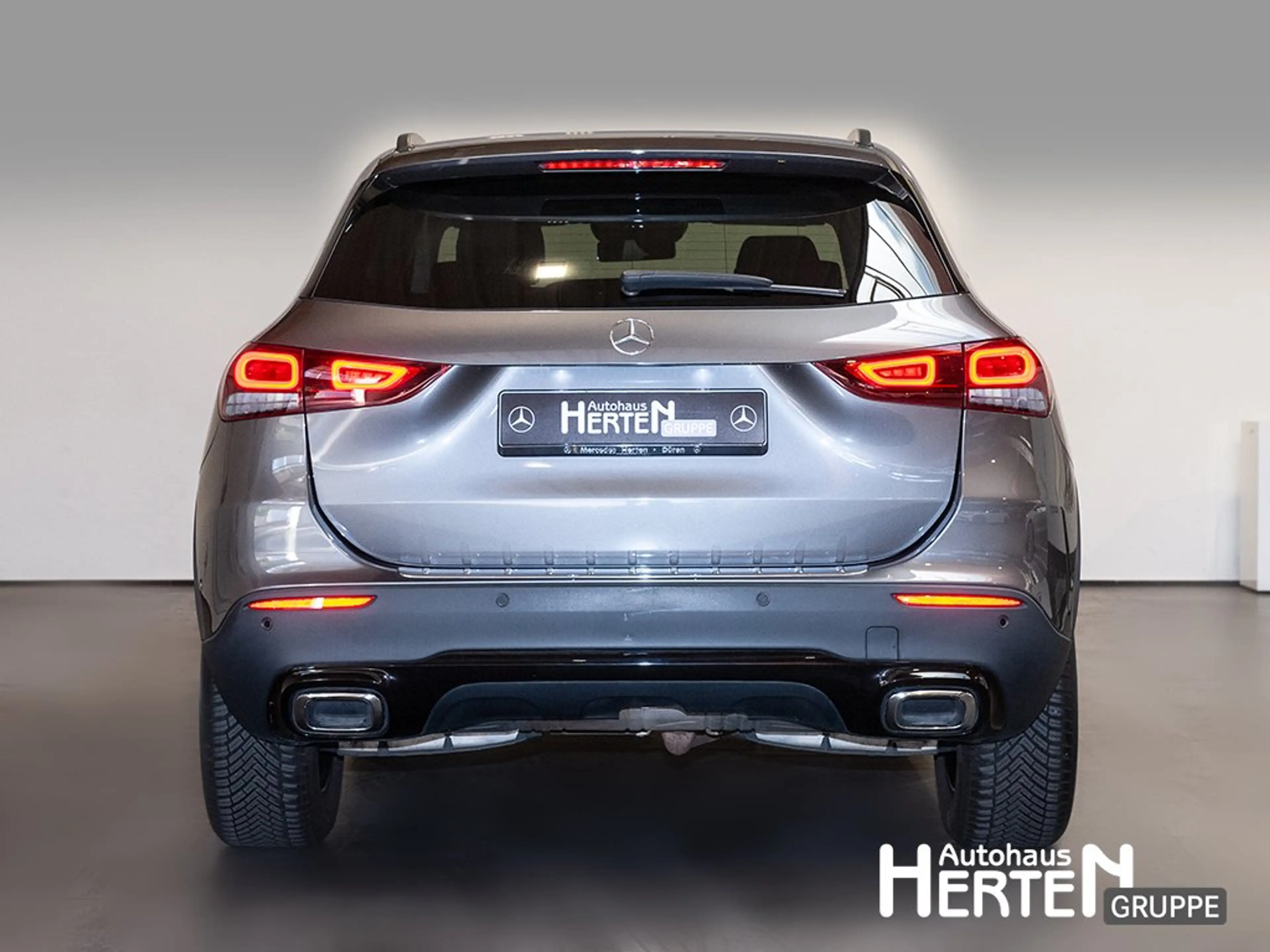 Mercedes-Benz GLA 200 PROGRESSIVE+NIGHT+18"+LED+AHK+AMBIENTE — photo 4