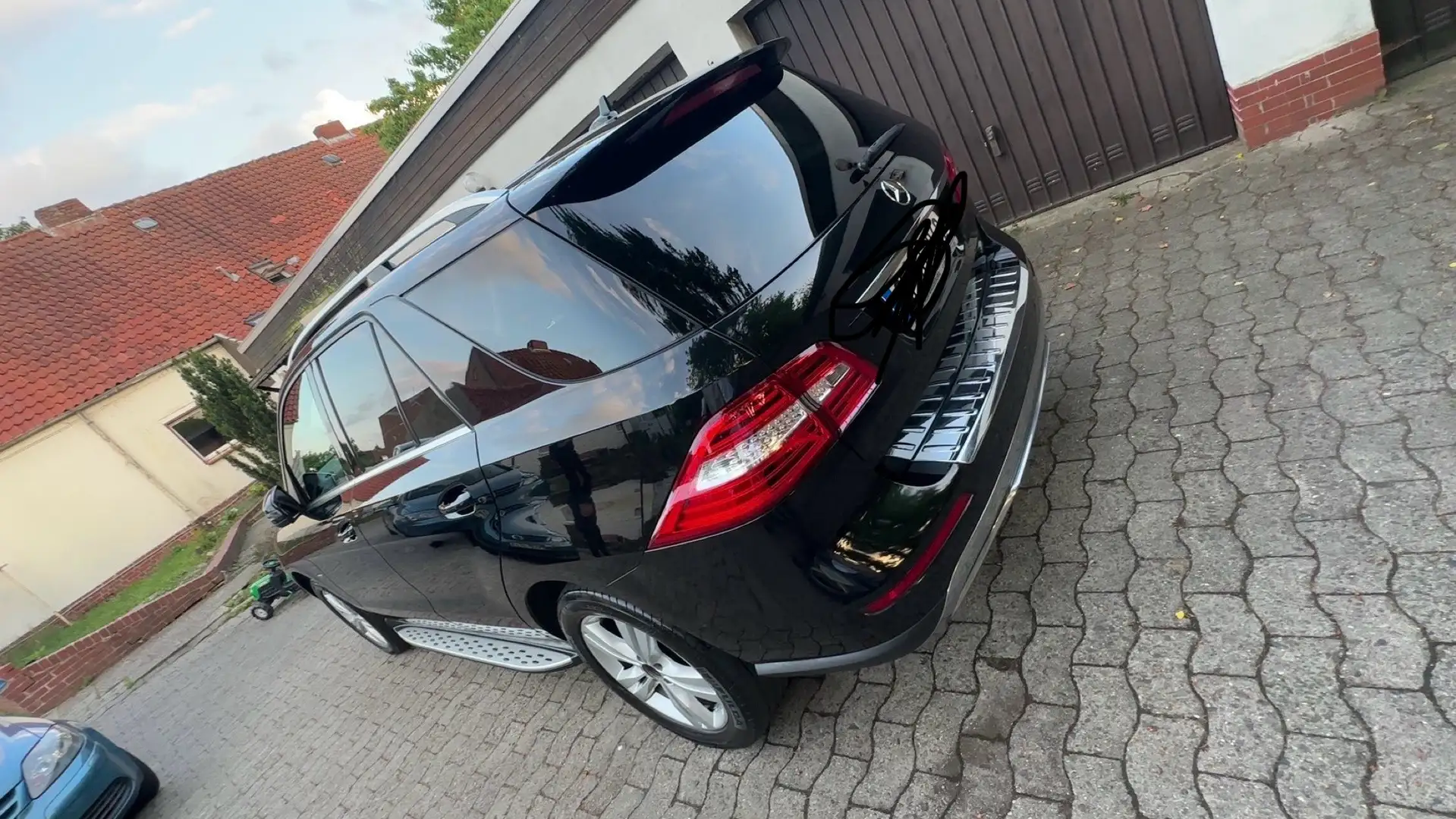 Mercedes-Benz ML 350 ML 350 CDI BlueTec (166.024) Schwarz - 1