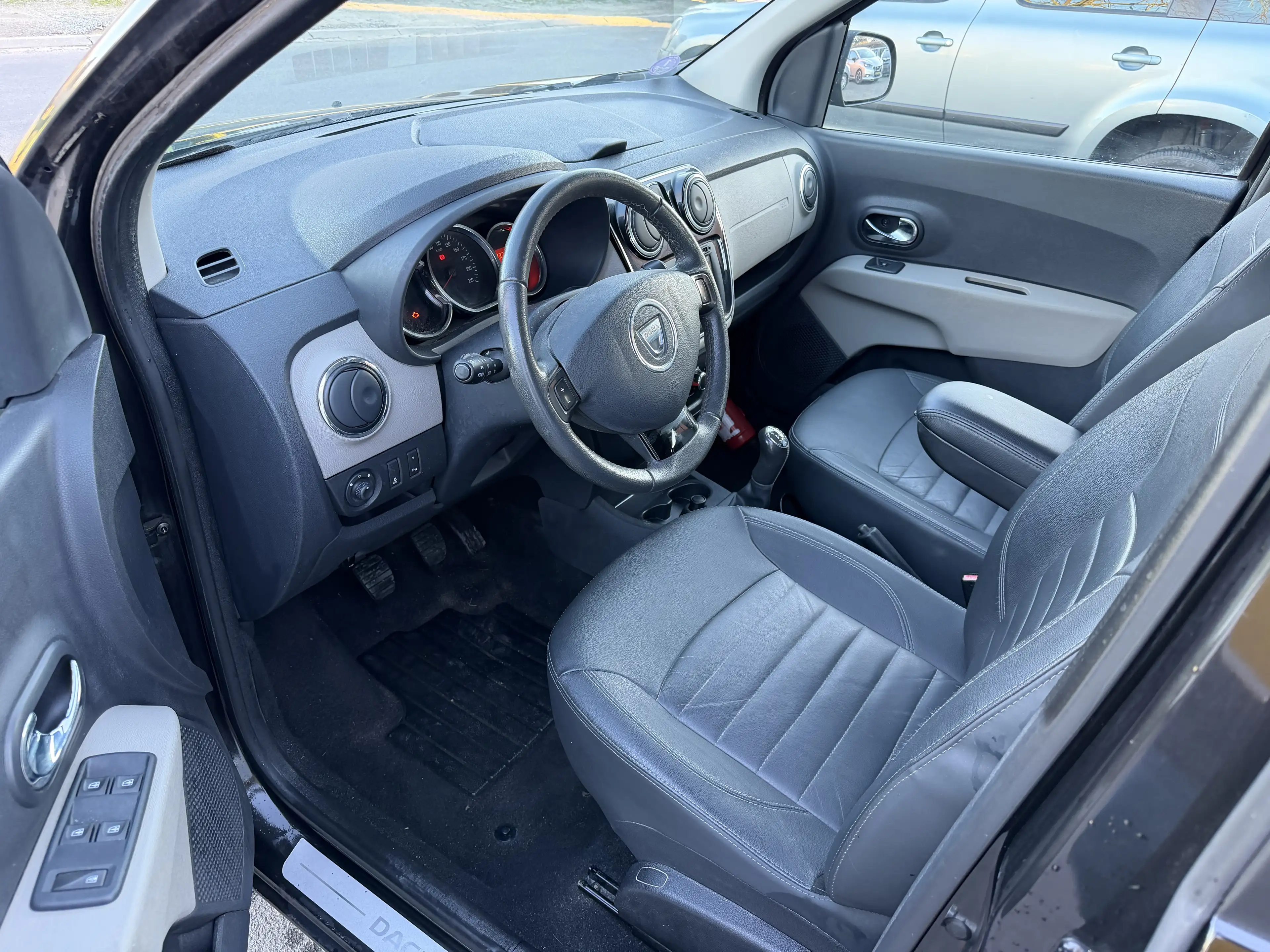 Dacia Lodgy 1.2 TCe Liberty 7pl. — photo 12