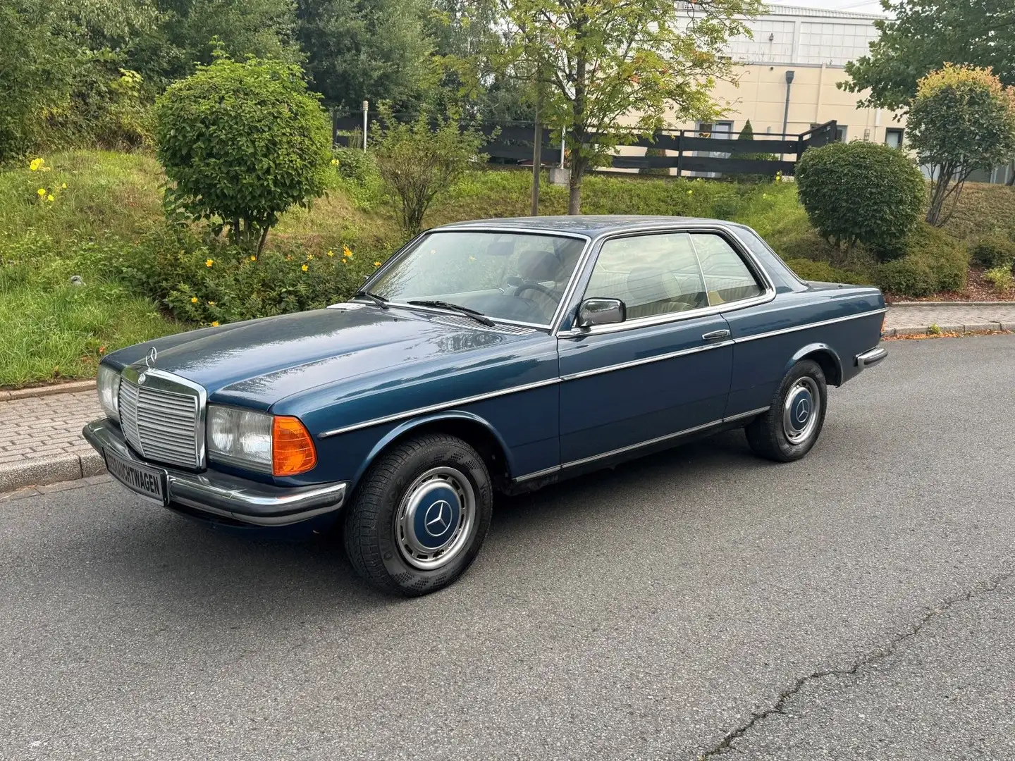 Mercedes-Benz 230 CE Coupe´ Bleu - 1