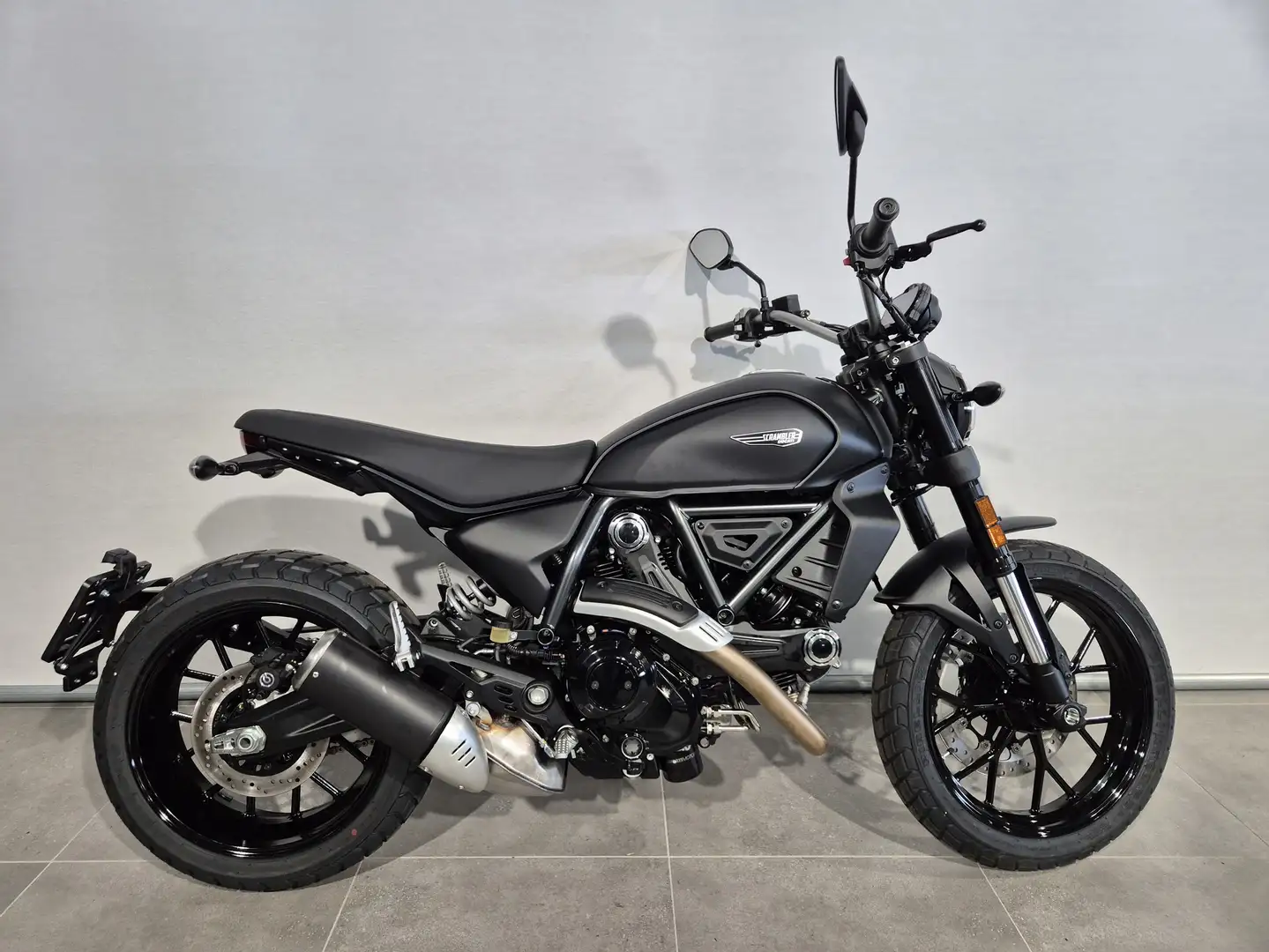 Ducati Scrambler ICON Zwart - 1