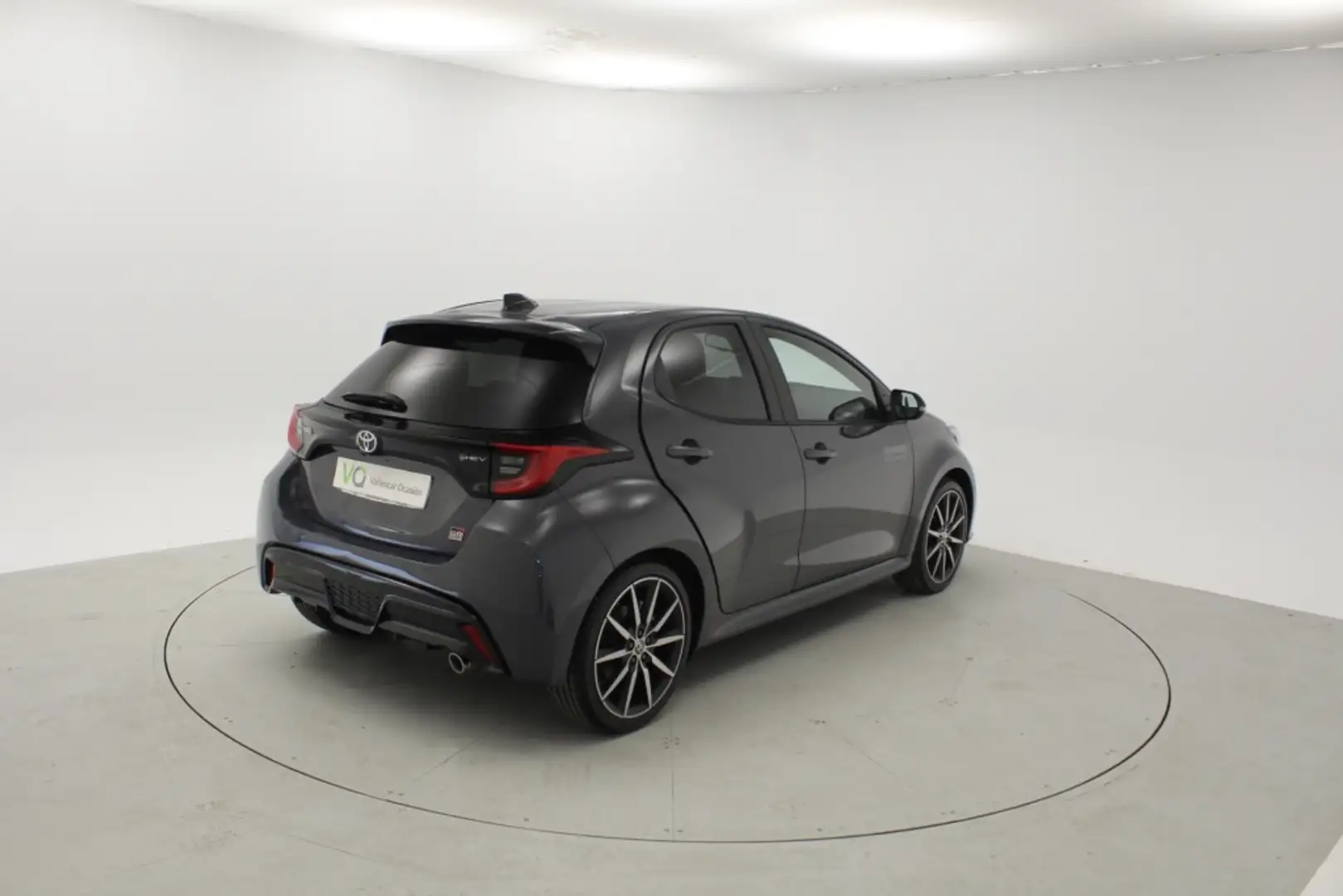 Toyota Yaris BERLINA 1.5 VVT-I HYBRID GR SPORT PLUS 130 5P Gris - 2