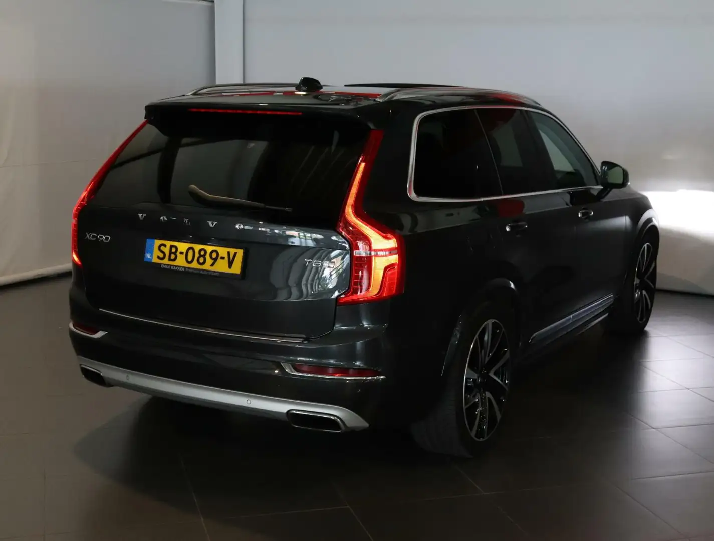 Volvo XC90 2.0 T8 Twin Engine AWD Inscription 7-Pers./TH Grijs - 2
