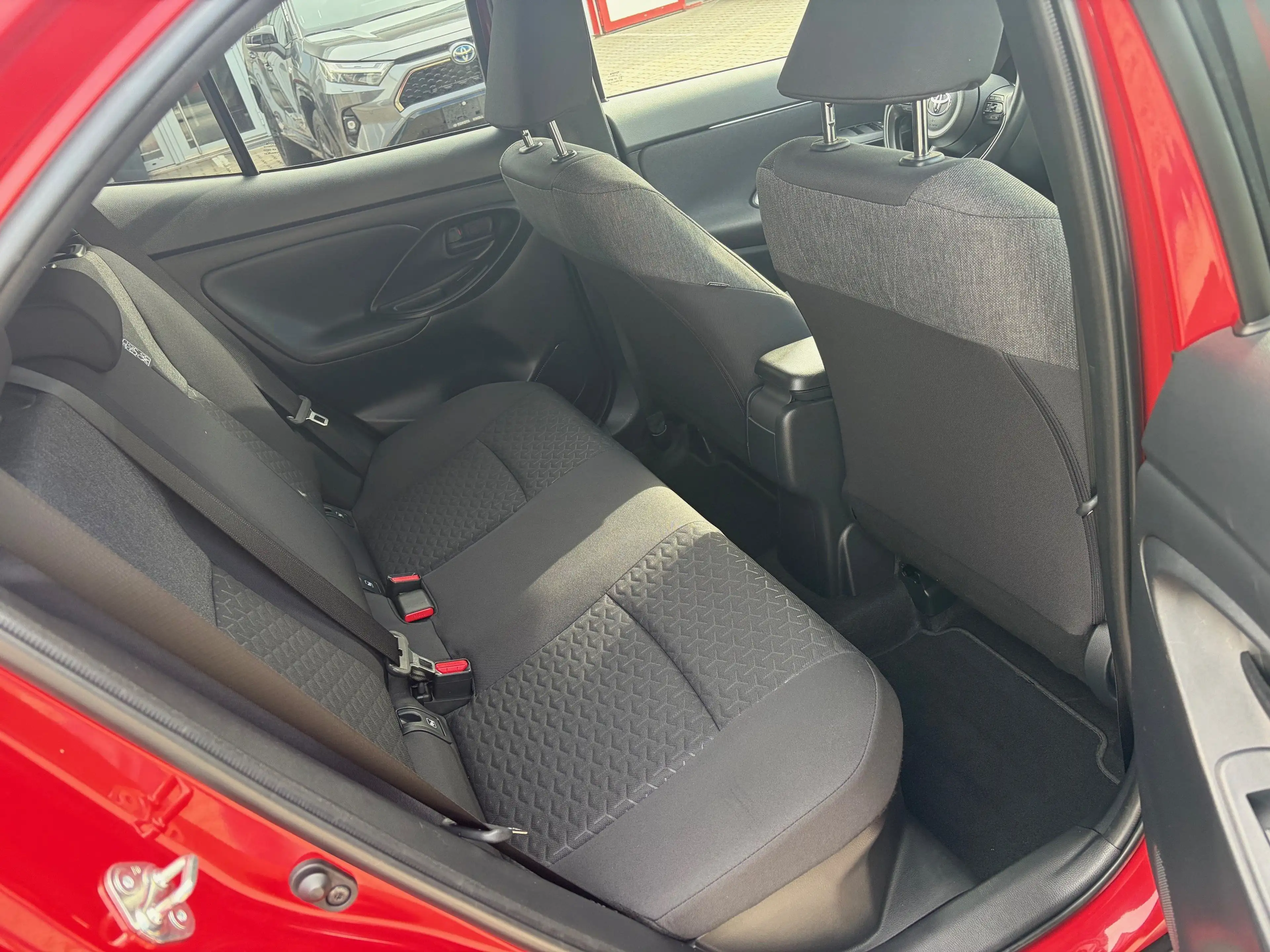Toyota Yaris Cross 1,5 Hybrid FWD Active Drive — photo 9