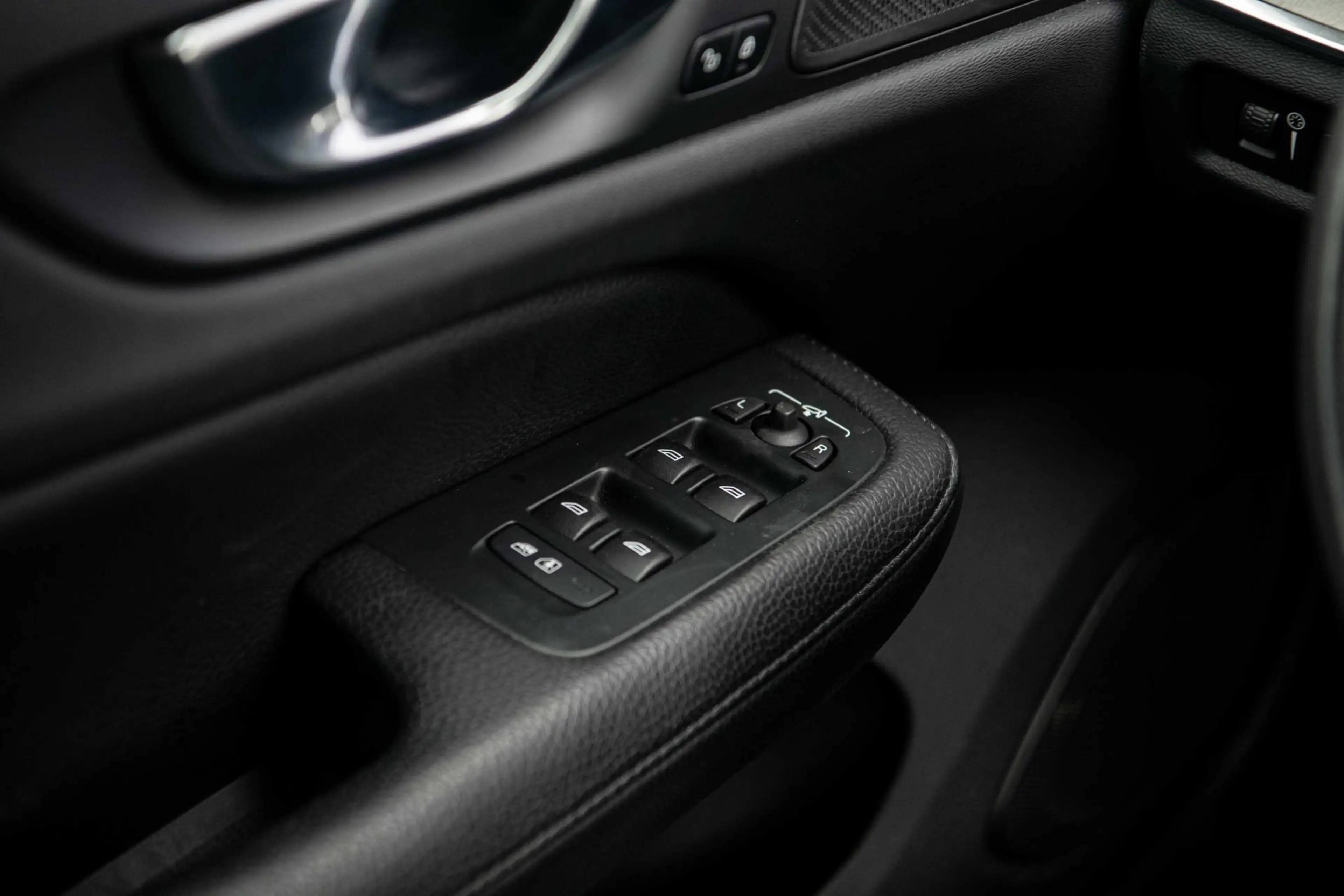 Volvo V60 T6 Plug-in hybrid AWD Ultimate Bright | Long Range — photo 9