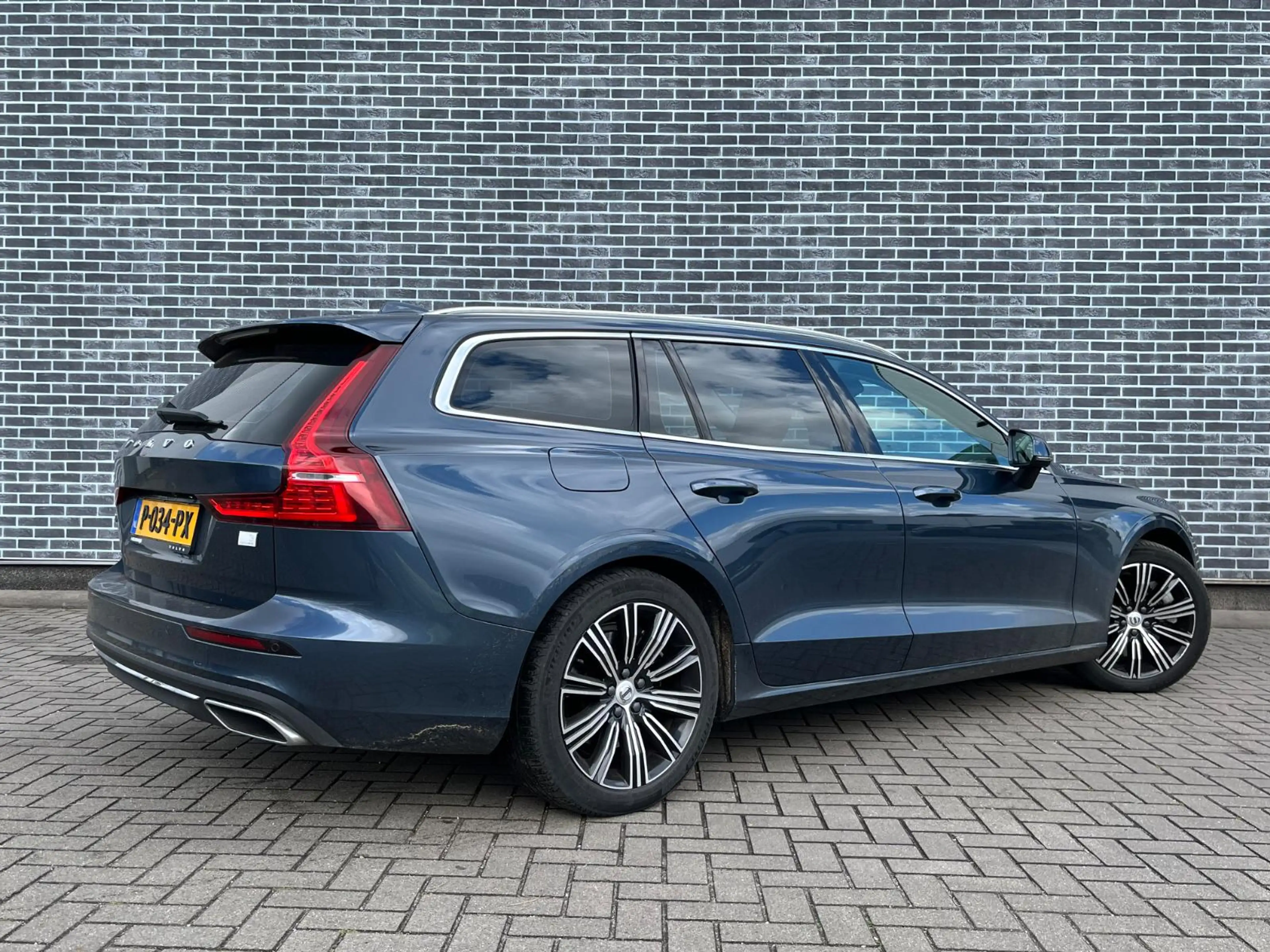 Volvo V60 T6 Plug-in hybrid AWD Ultimate Bright | Long Range — photo 4