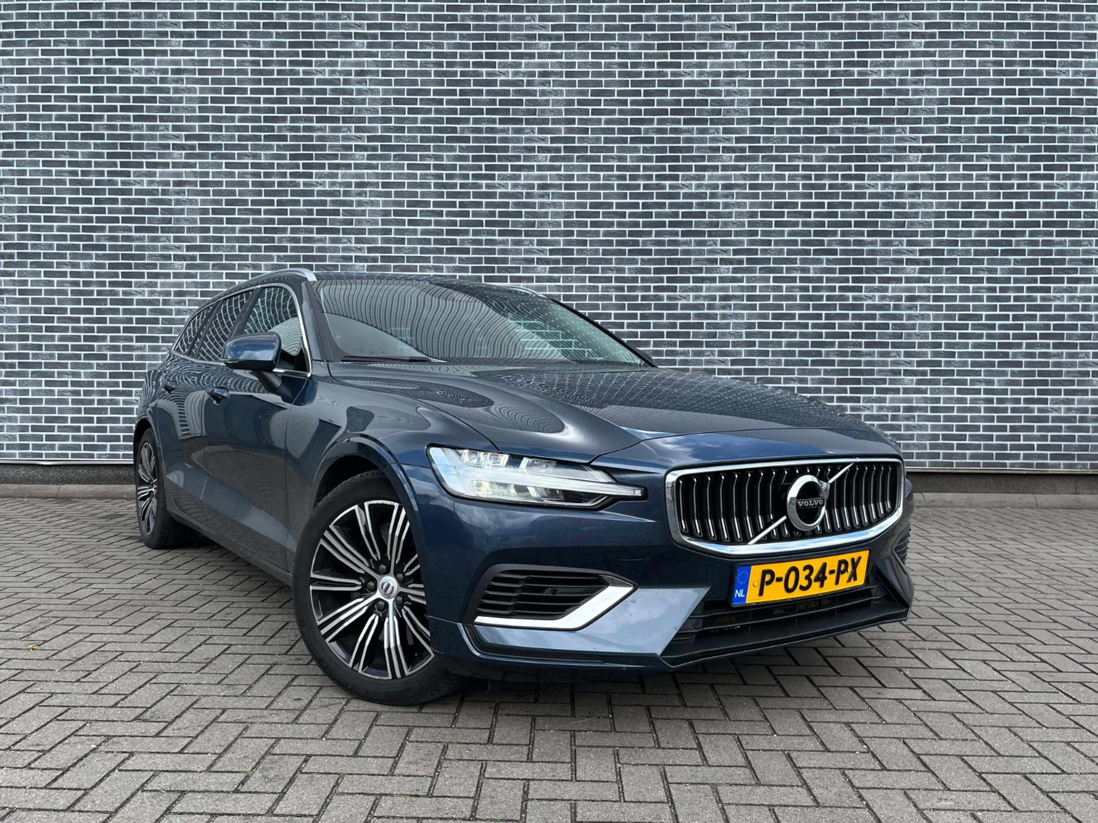 Volvo V60 T6 Plug-in hybrid AWD Ultimate Bright | Long Range — photo 2
