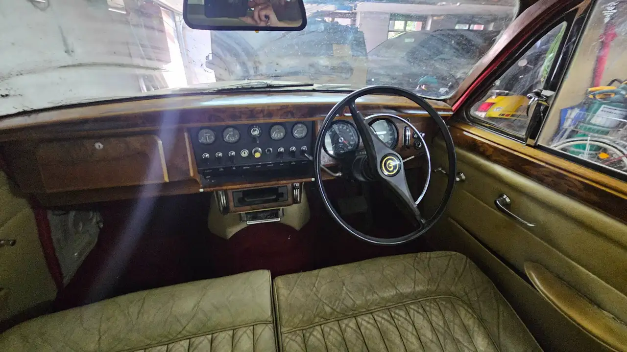 Daimler 250 V8 Saloon RHD, foto 5