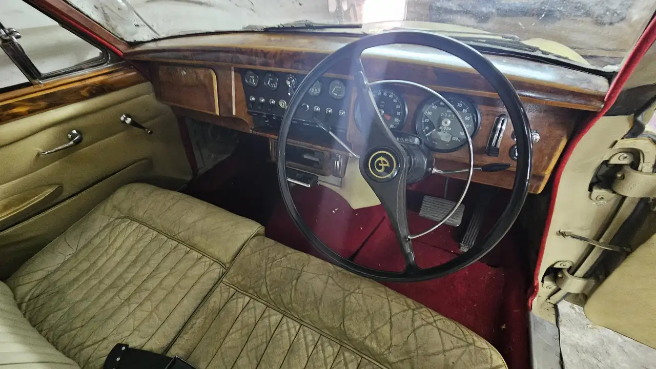 Daimler 250 V8 Saloon RHD, foto 4