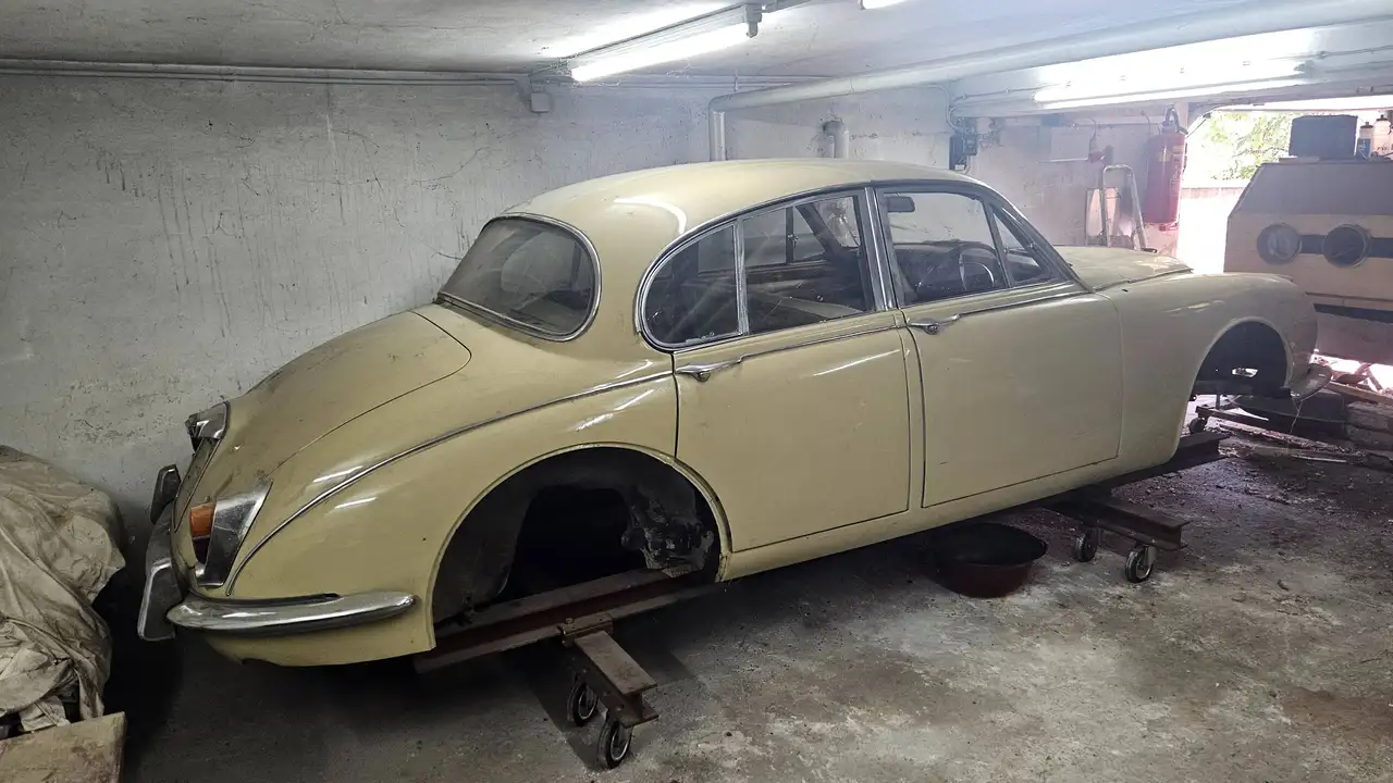 Daimler 250 V8 Saloon RHD, foto 2
