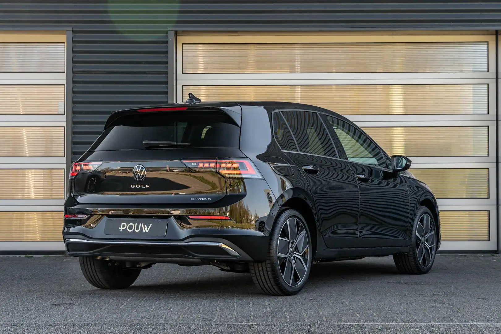 Volkswagen Golf 1.5 eHybrid 204pk Style Edition | Panoramadak | Tr Zwart - 2