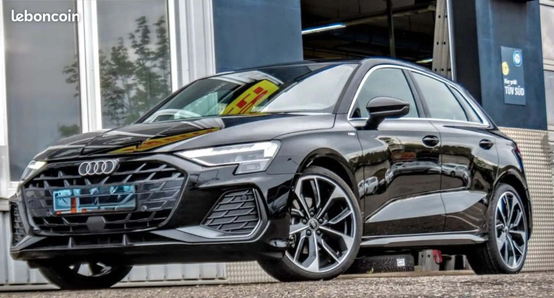 Audi A3 35 TFSI S Line- Toit ouvrant- Sonos- 19 pouces- Neuve Noir - 1