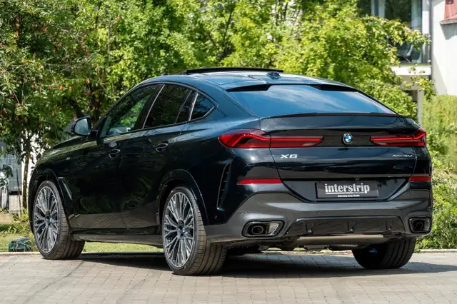 BMW X6 view 4