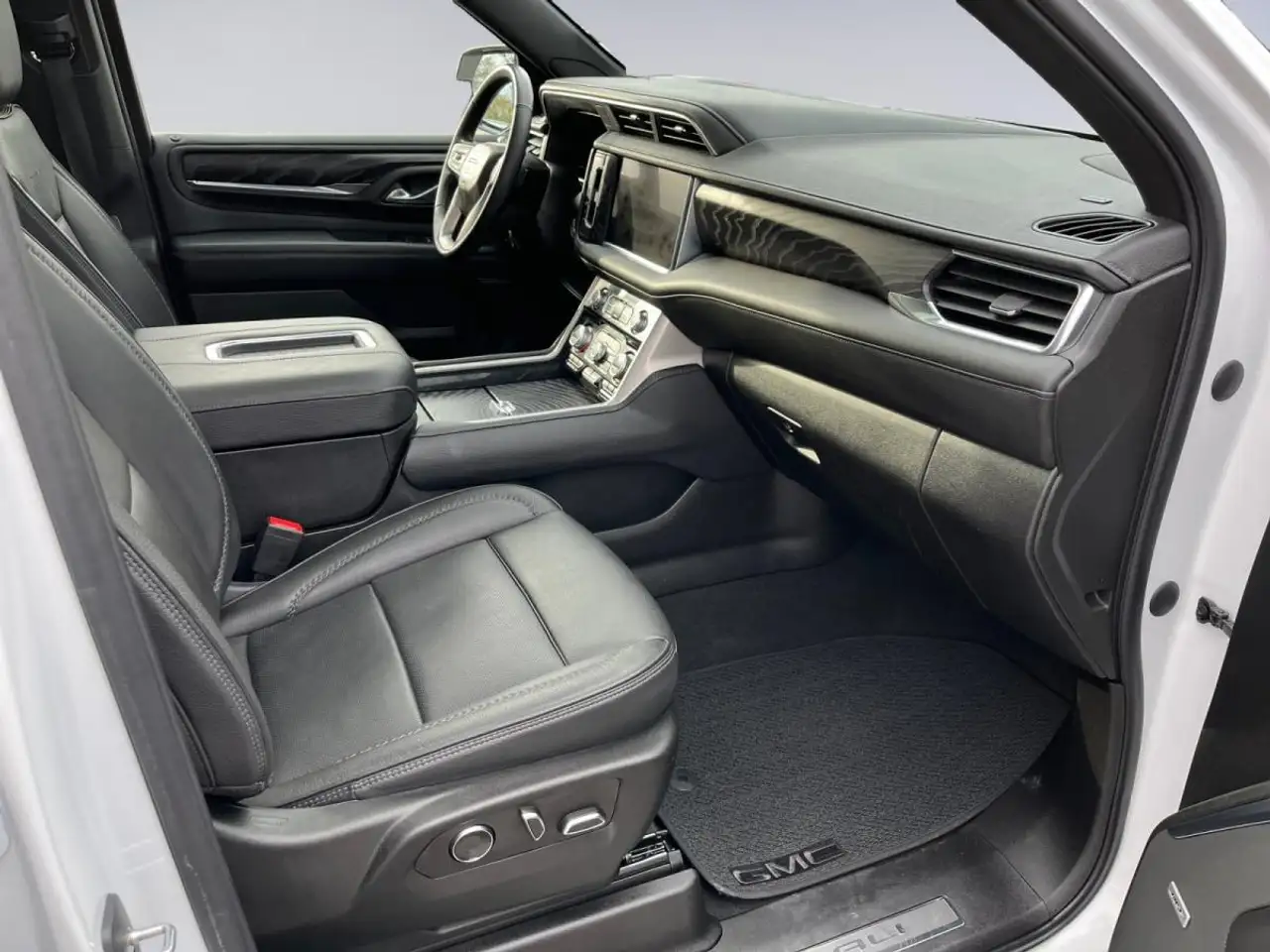 GMC Yukon снимка GMC Yukon