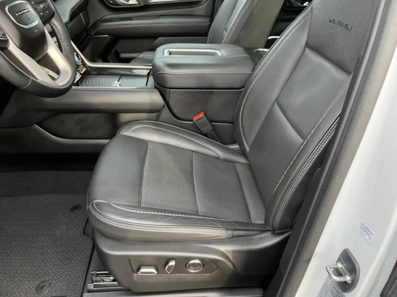 GMC Yukon снимка GMC Yukon