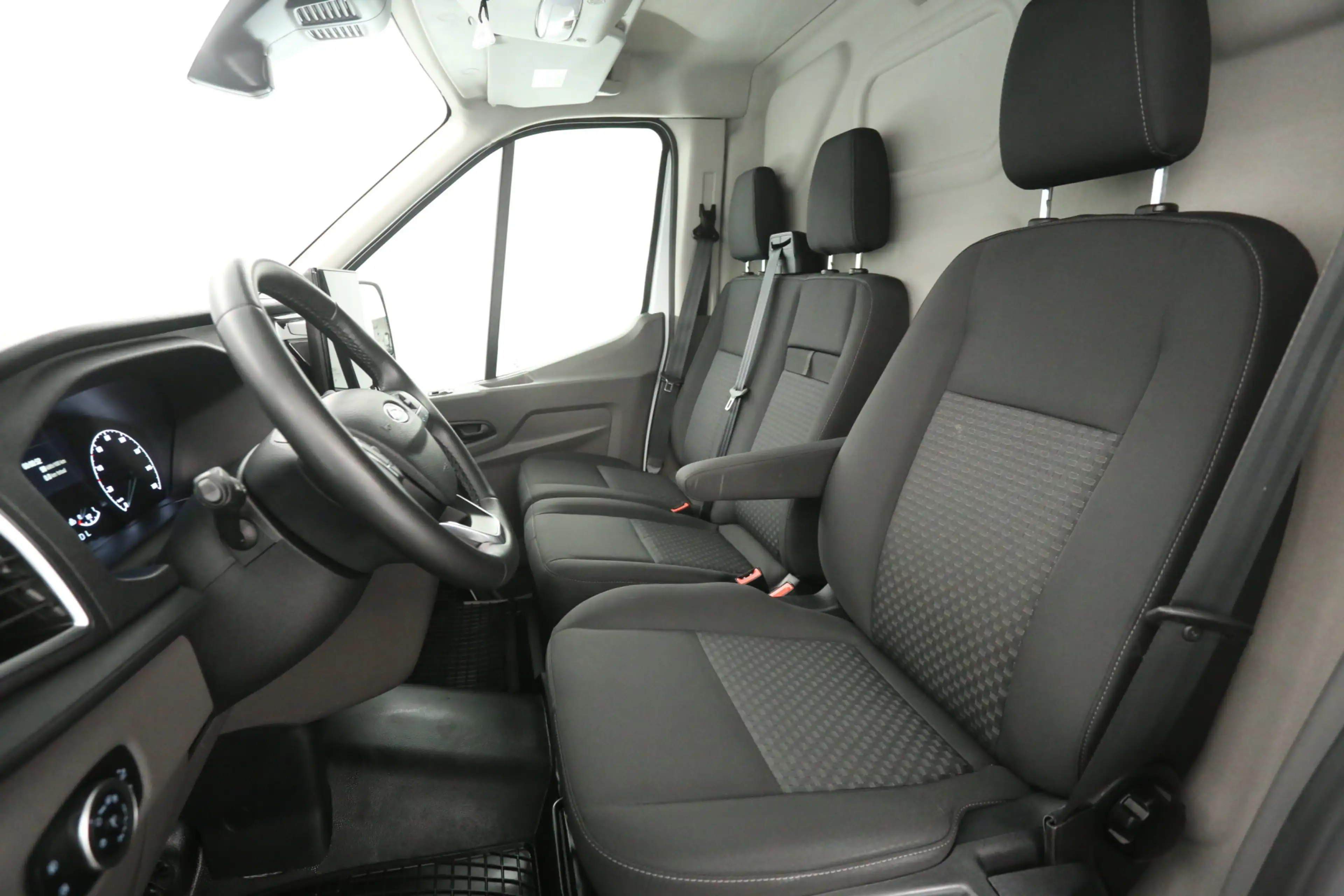 Ford E-Transit L2H2 68 kWh | Snelladen | SOH 97% | Clima | Camera — photo 11