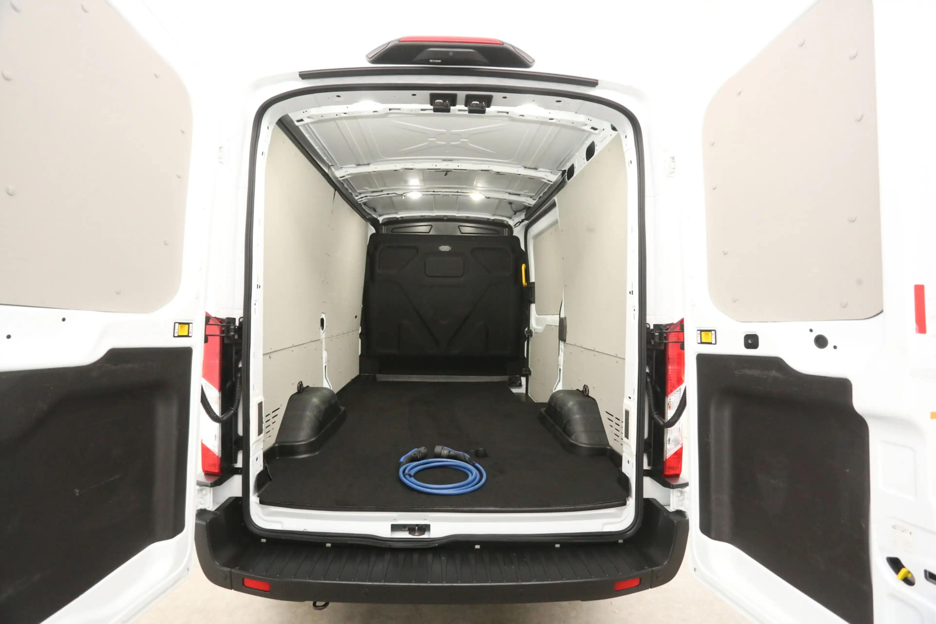 Ford E-Transit L2H2 68 kWh | Snelladen | SOH 97% | Clima | Camera — photo 3