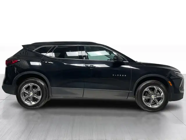 Chevrolet Blazer 2023 — photo 2