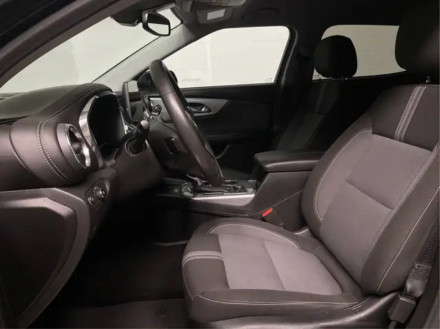 Chevrolet Blazer 2023 — photo 3