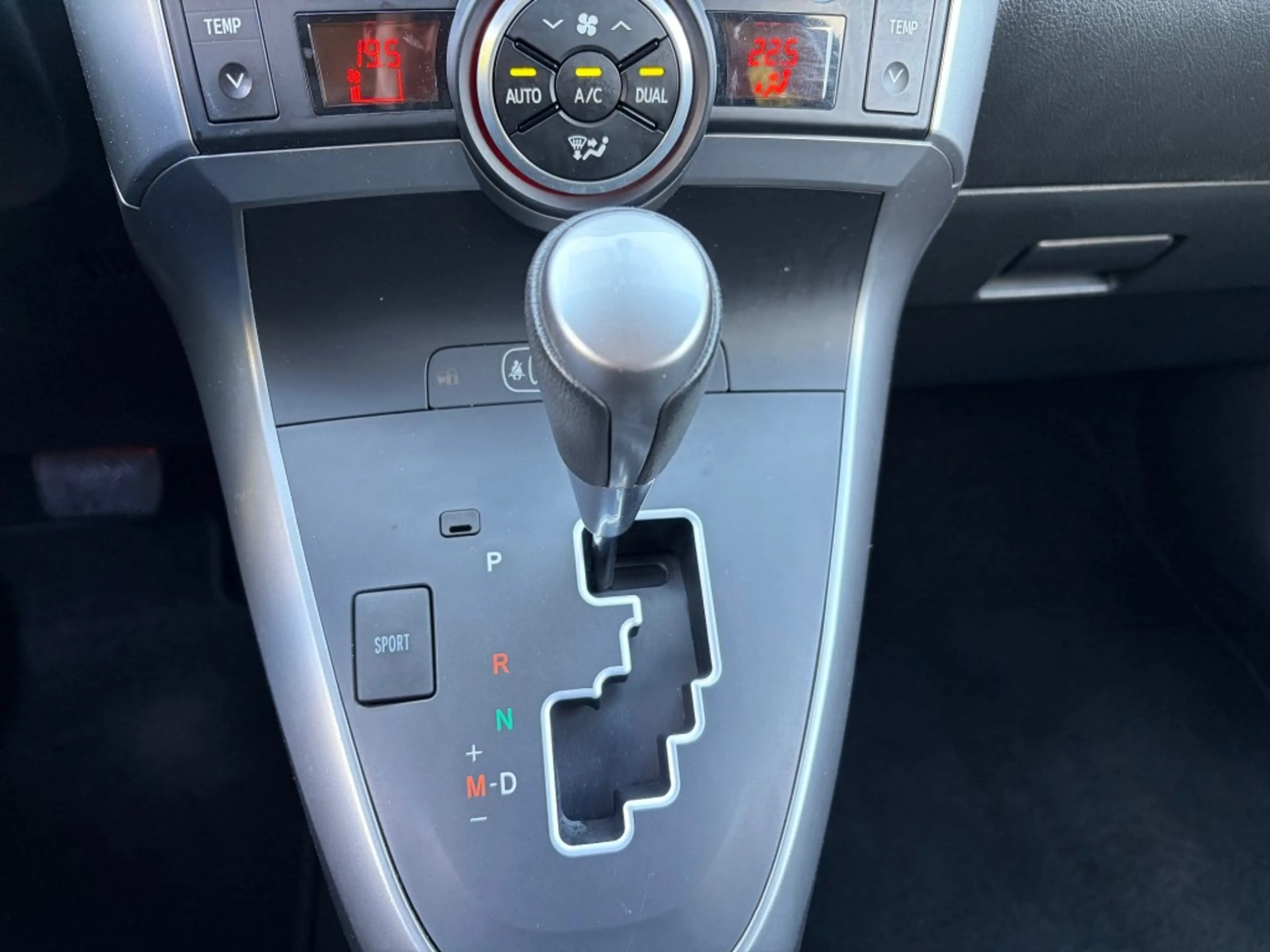 Toyota Verso 1.8 VVT-I BUSINESS — photo 14