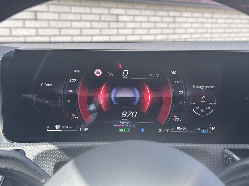 Mercedes-Benz CLA 250 Shooting Brake e AMG Line — photo 11