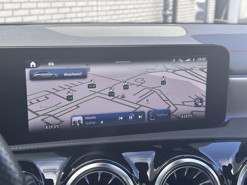 Mercedes-Benz CLA 250 Shooting Brake e AMG Line — photo 15
