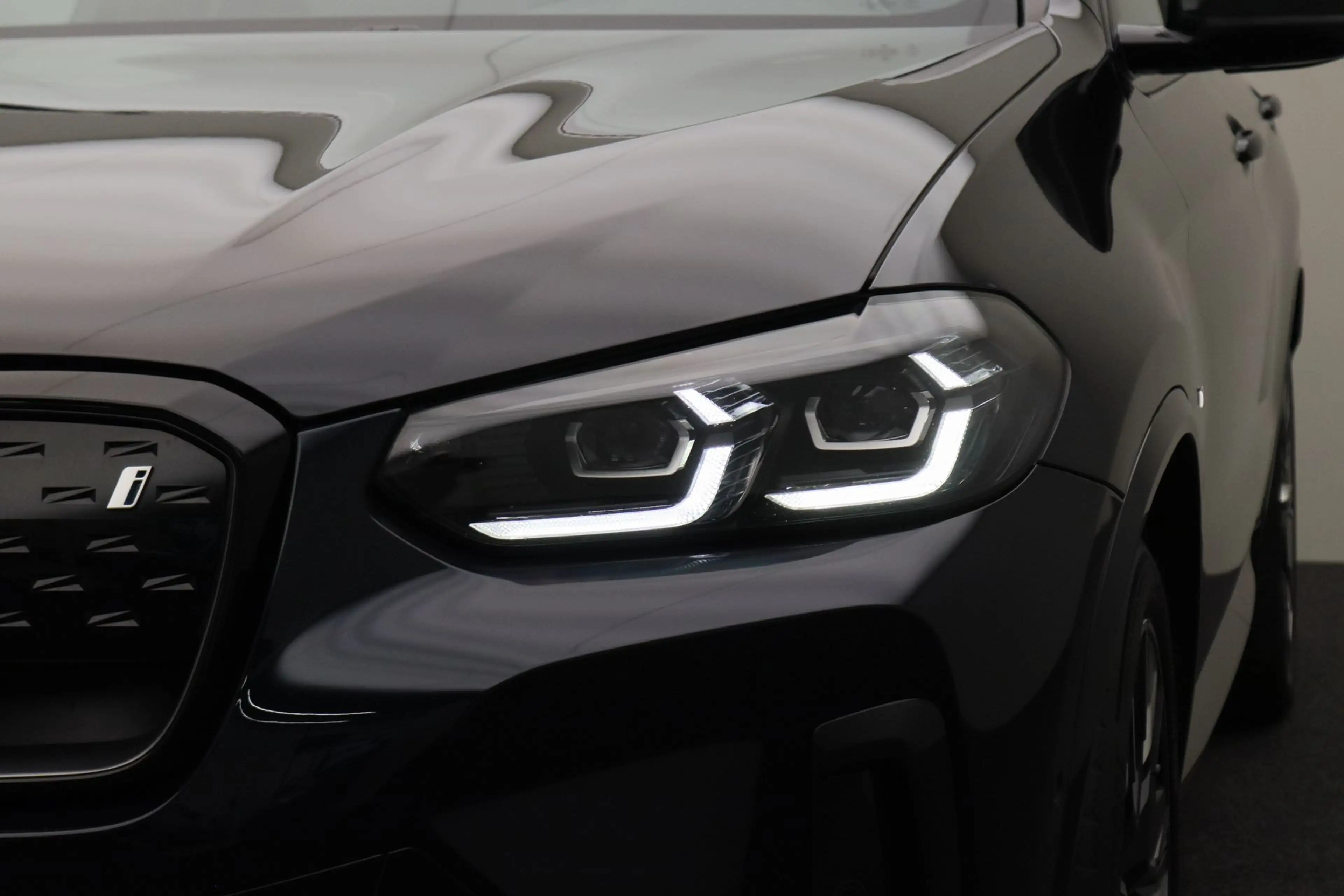 BMW iX3 Executive 80 kWh | M-sport Shadow Line | Achterrui — photo 15