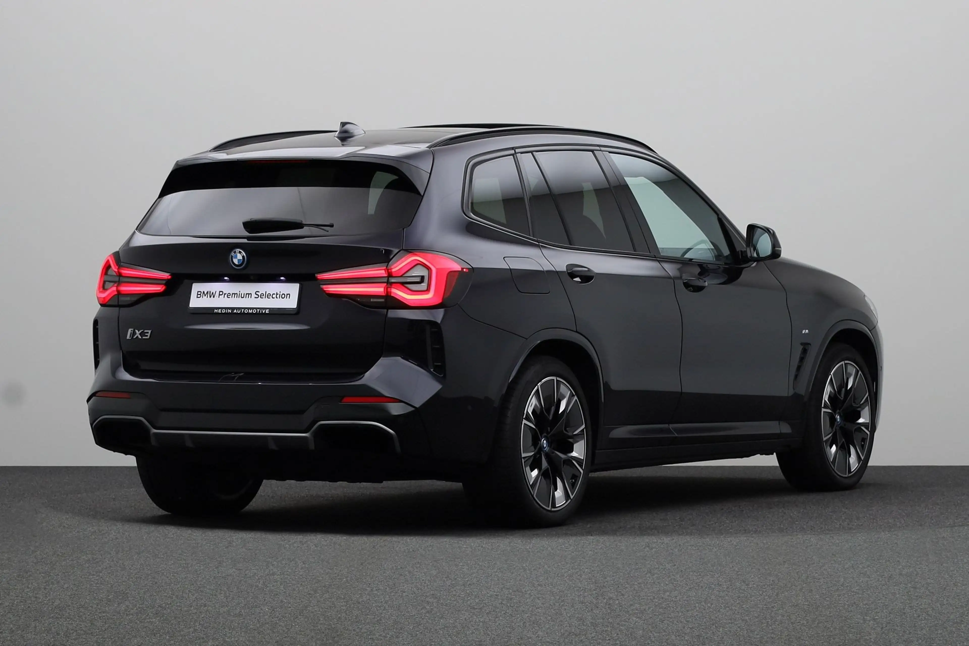 BMW iX3 Executive 80 kWh | M-sport Shadow Line | Achterrui — photo 2