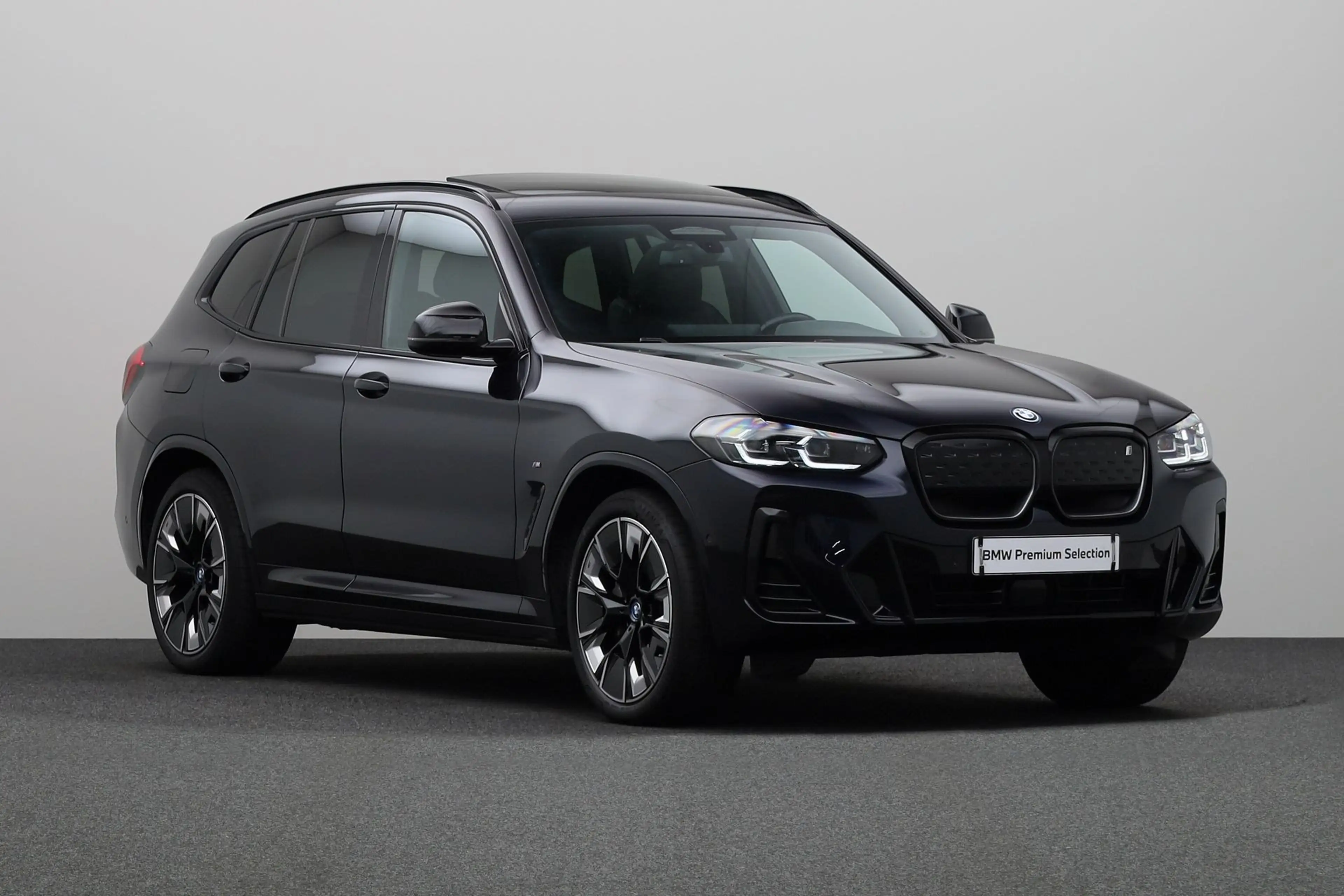 BMW iX3 Executive 80 kWh | M-sport Shadow Line | Achterrui — photo 14