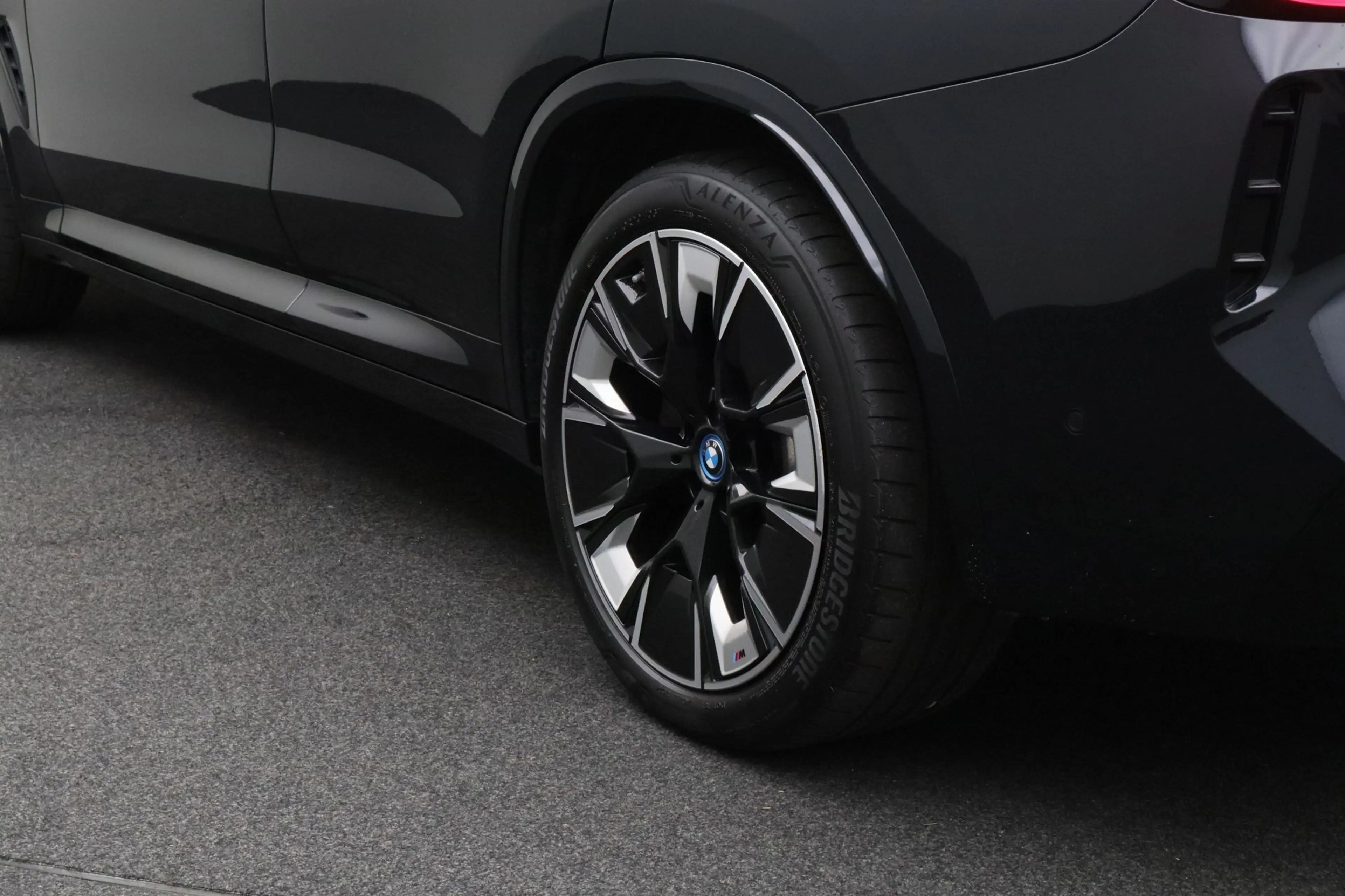 BMW iX3 Executive 80 kWh | M-sport Shadow Line | Achterrui — photo 9