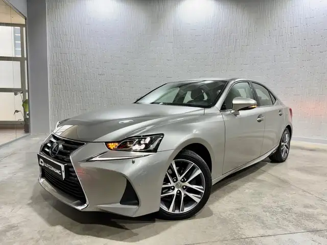 Lexus IS 300 300h Executive Parking