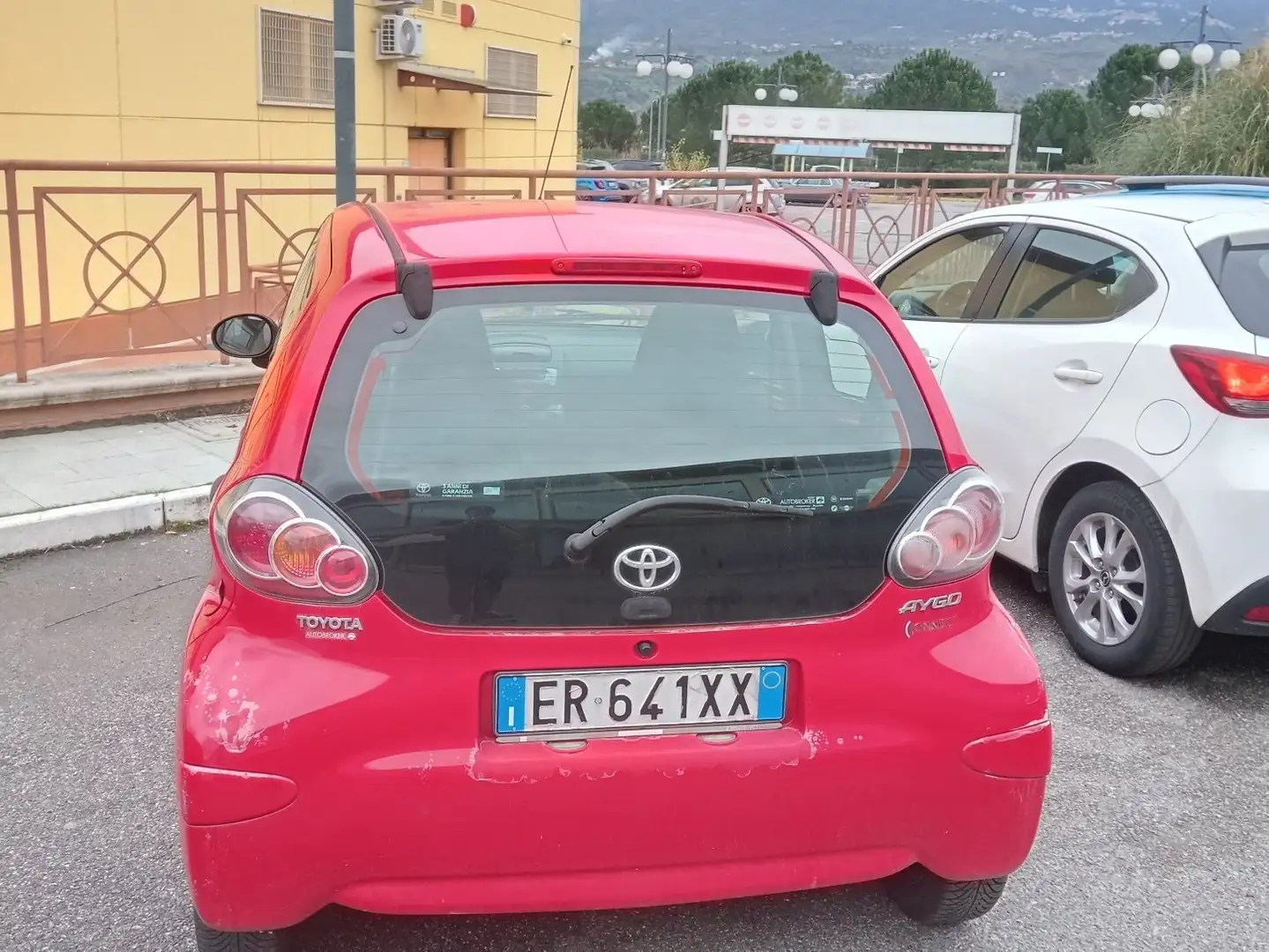Toyota Aygo 5p 1.0 Sol Connect Rosso - 2