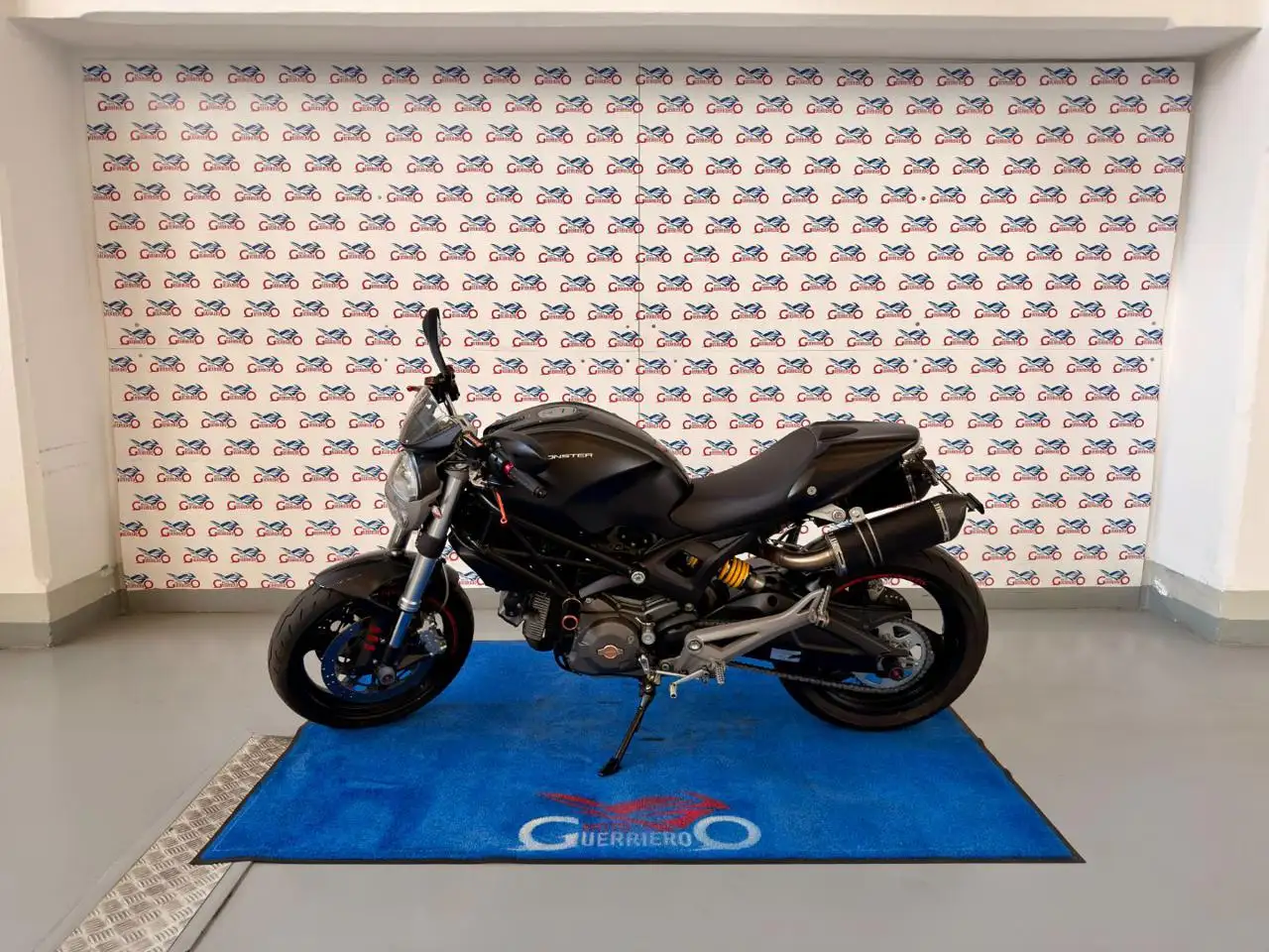 Ducati Monster 696