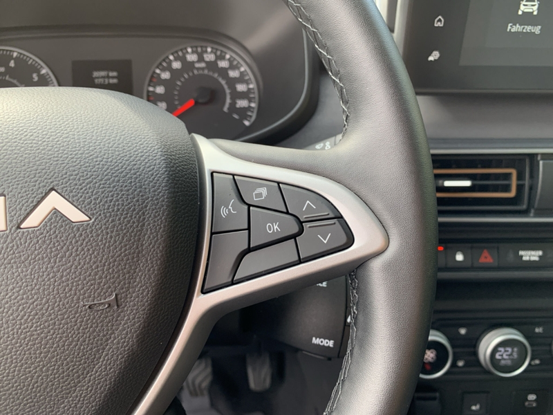 Dacia Jogger EXTREME TCe 110 RENEW Extreme 7-SITZER+NAVI+SHZ — photo 23