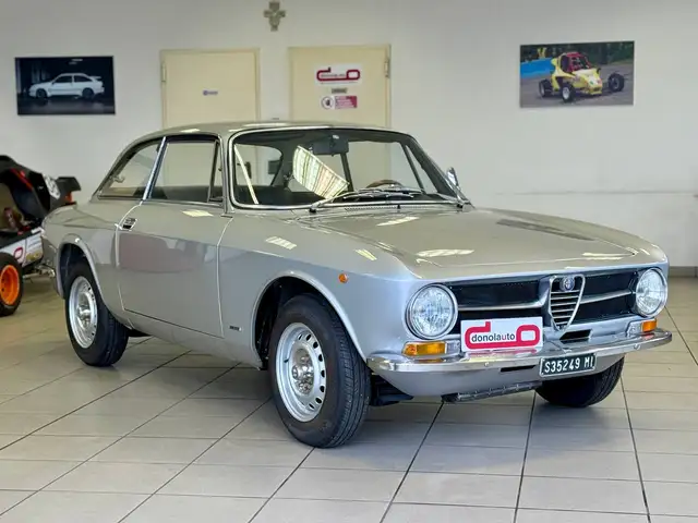 Alfa Romeo GT 105 GT 1300 JUNIOR *TOTALMENTE RESTAURATO*