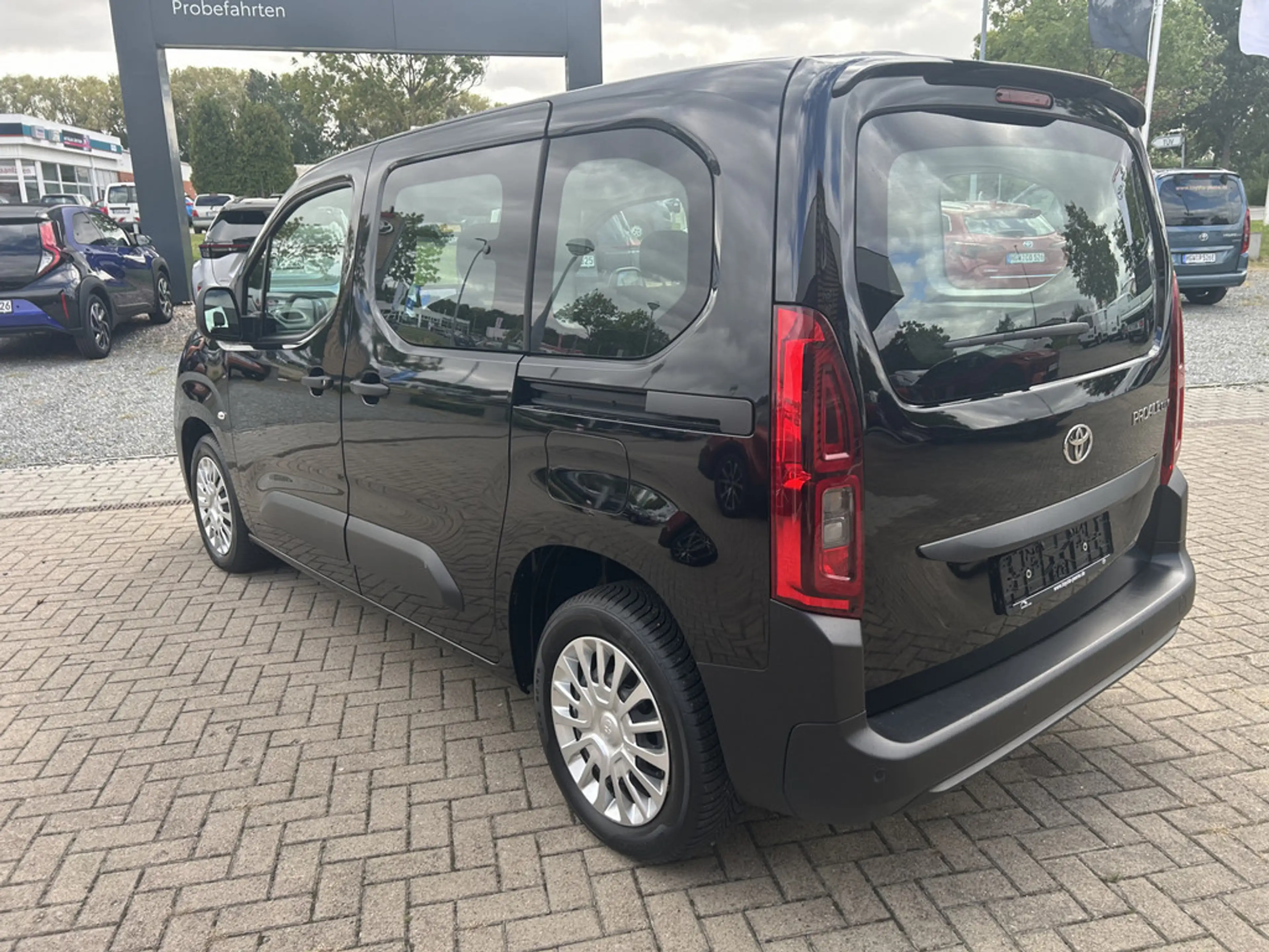 Toyota Proace City Verso 1.2 L1 Comfort — photo 2