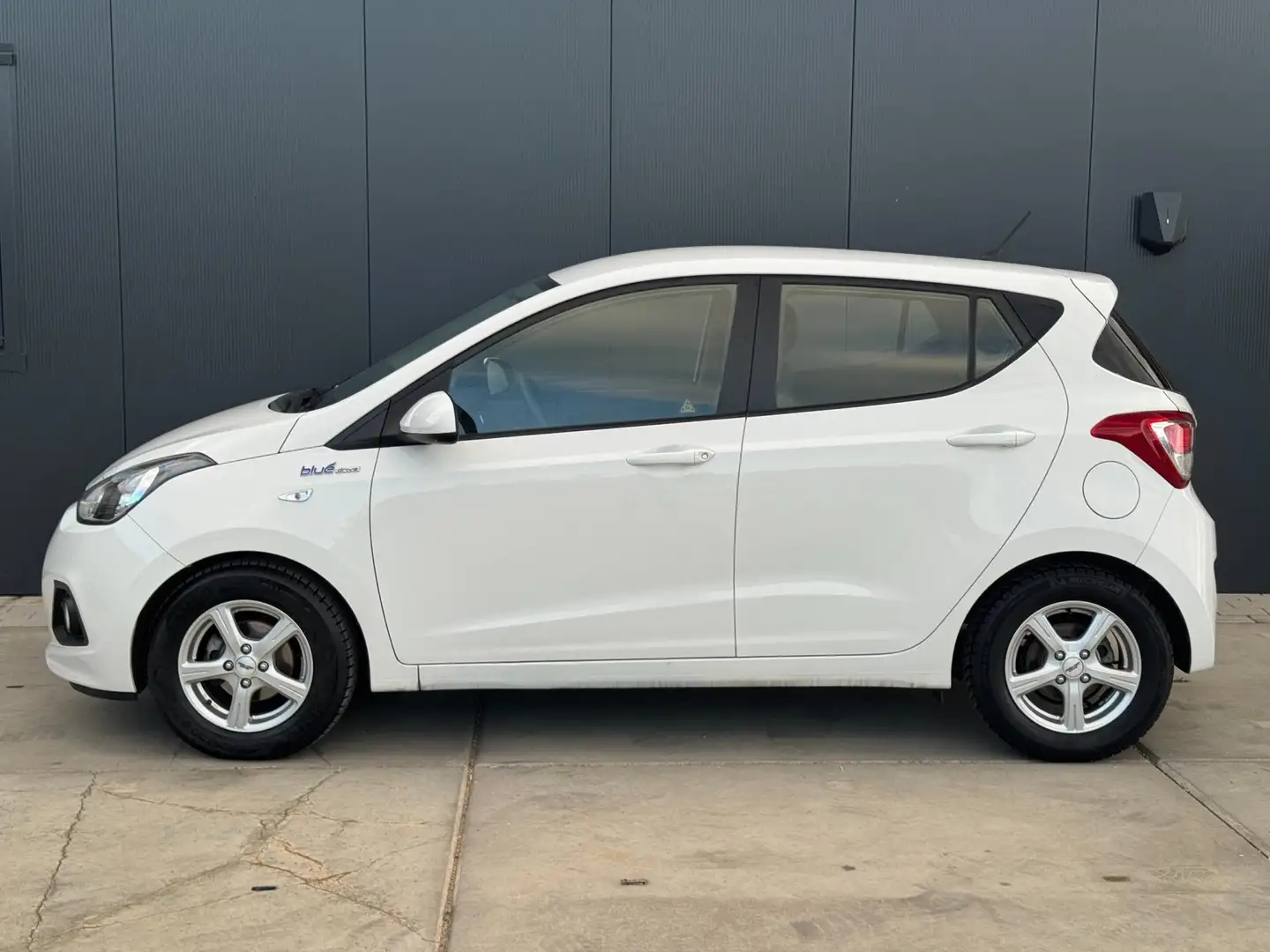 Hyundai i10 1.0i Go! 2014 Airco Clima 5 Deurs Navigatie LM vel Blanc - 2