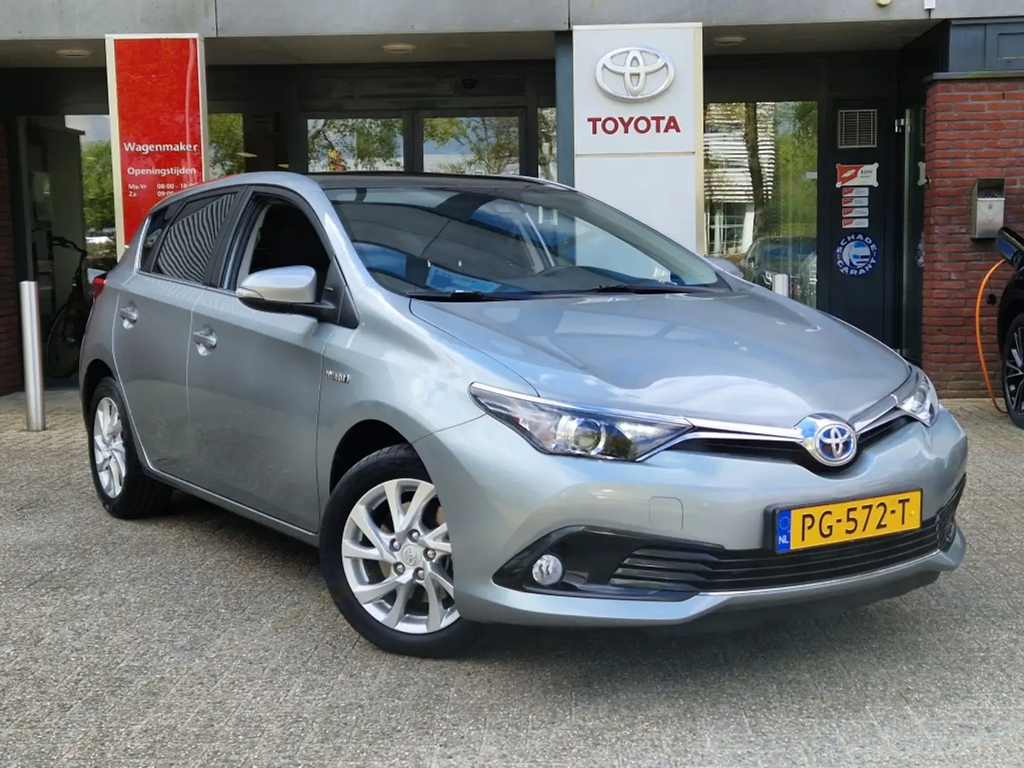 Toyota Auris 1.8 Hybrid Trend PANO Origineel Nederlands Navigat Grey - 1