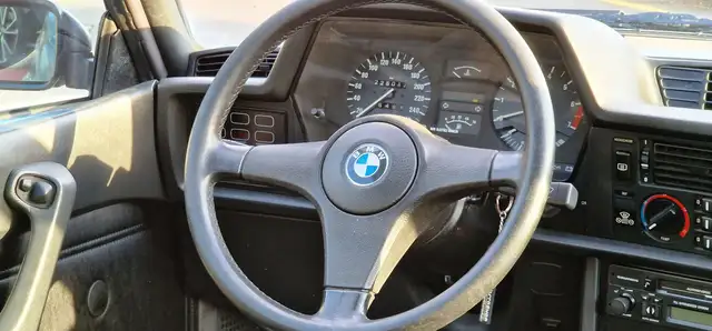 BMW 6 Series view 10