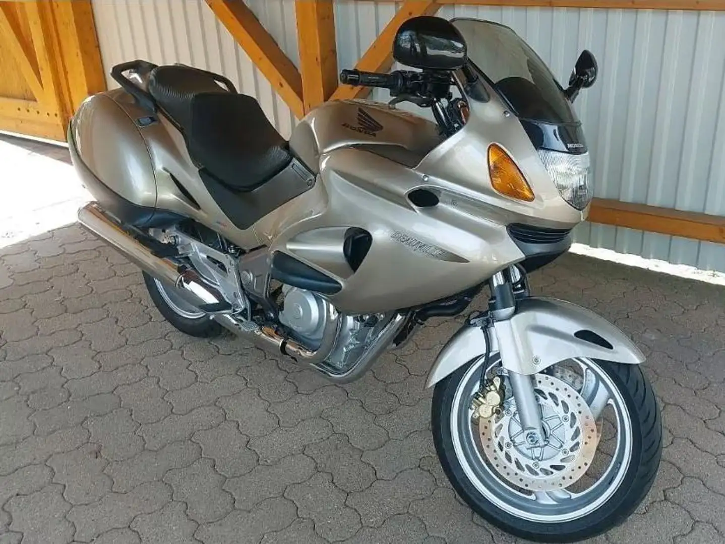 Honda Deauville 650 Silber - 1