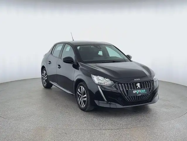Peugeot 208 view 3