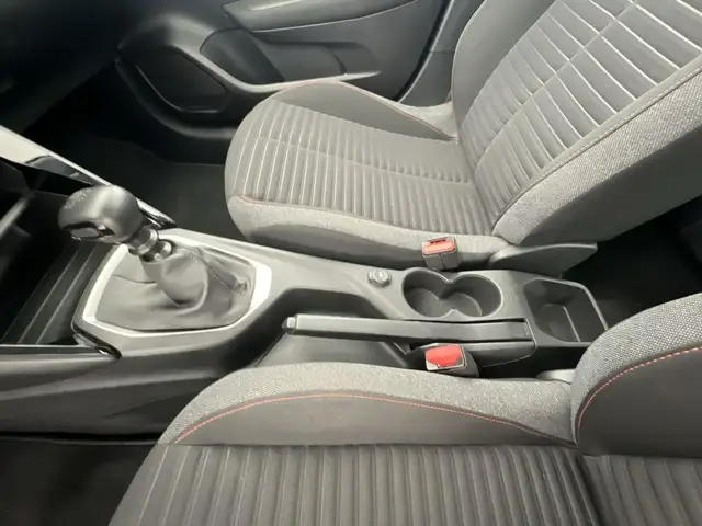 Peugeot 208 view 14