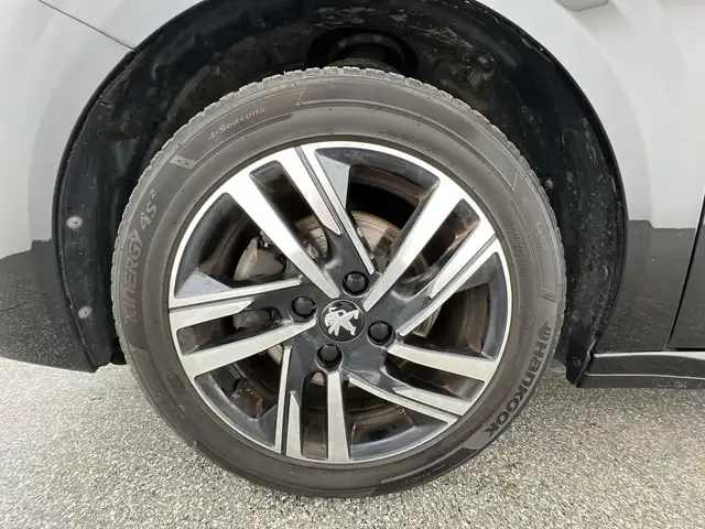Peugeot 208 view 10