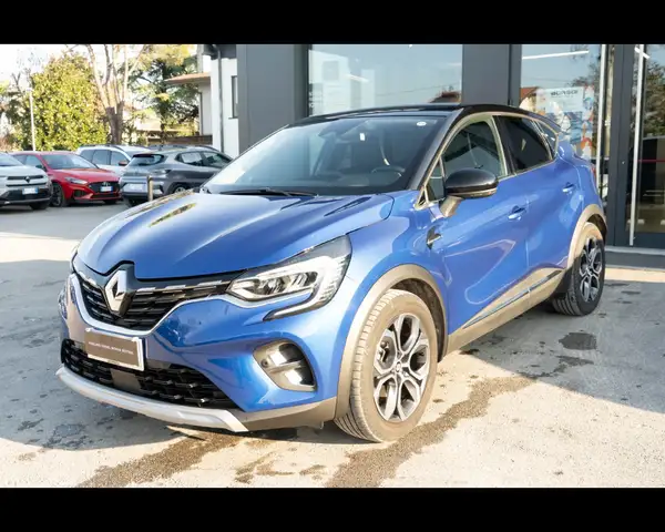 2022 Renault Captur in Blue for sale