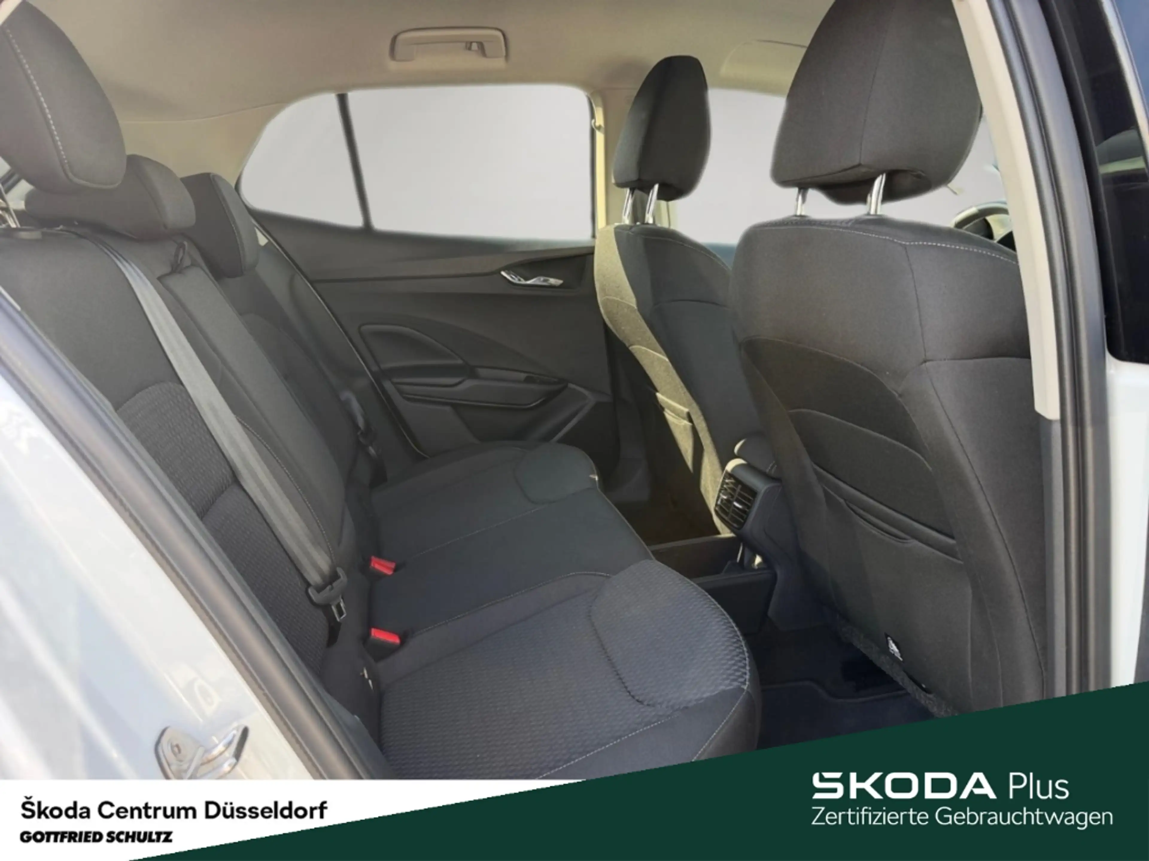 Skoda Fabia Tour 1.0 TSI 95 PS 5 Gang Rückfahrkamera | Sitzhei — photo 8