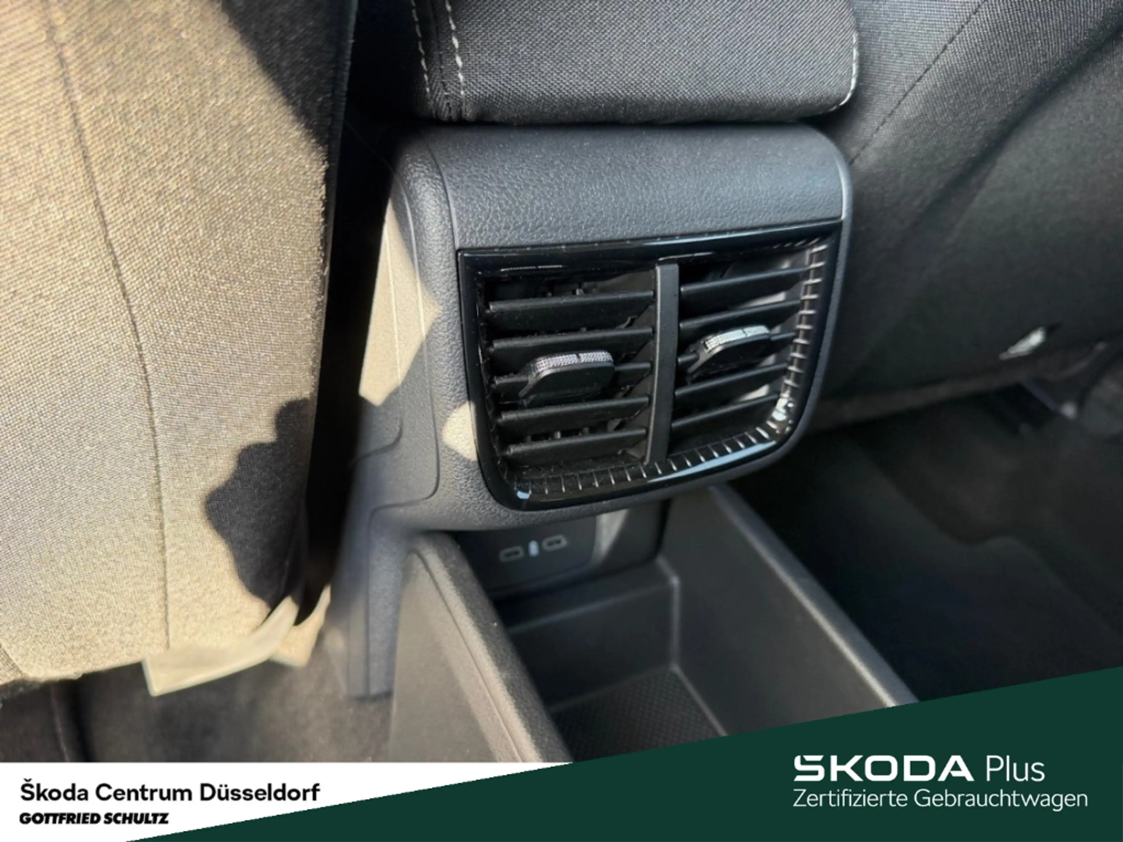 Skoda Fabia Tour 1.0 TSI 95 PS 5 Gang Rückfahrkamera | Sitzhei — photo 11