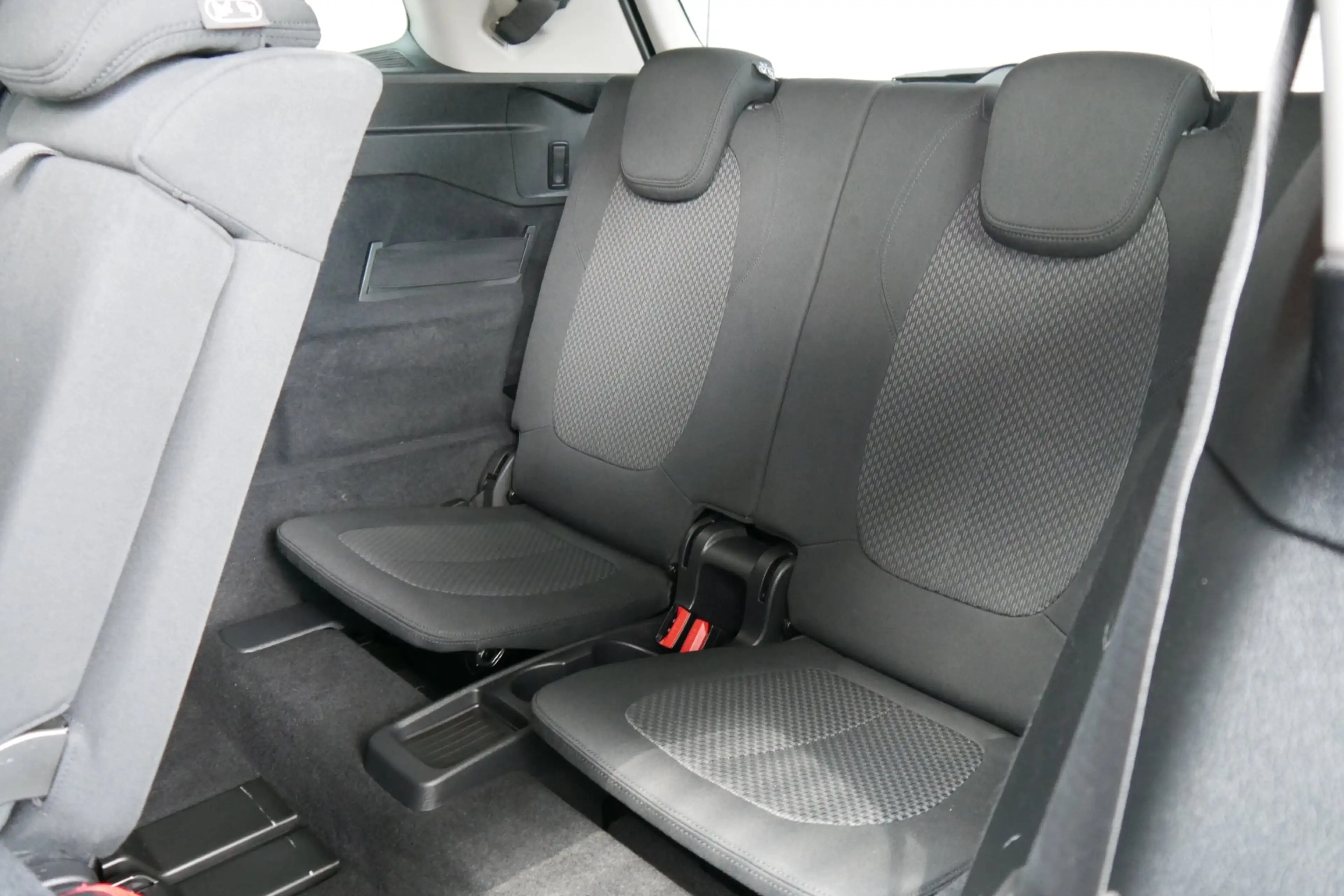 BMW 216 d — photo 6