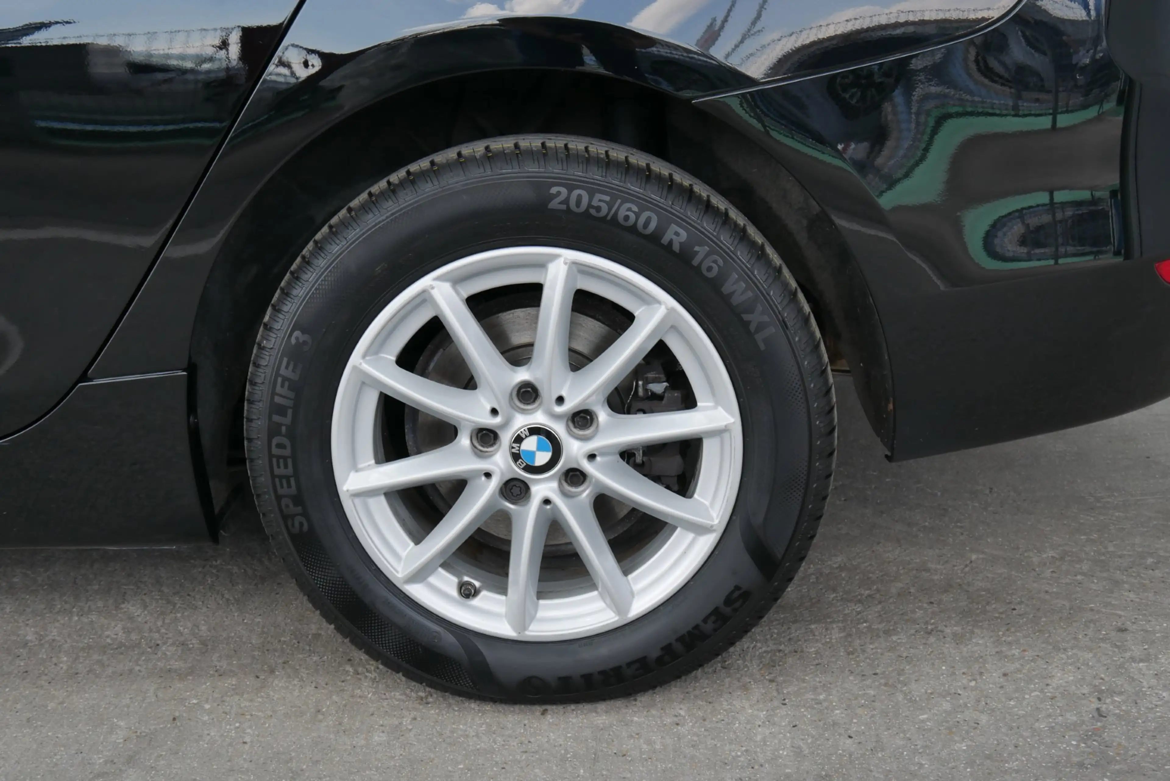 BMW 216 d — photo 4