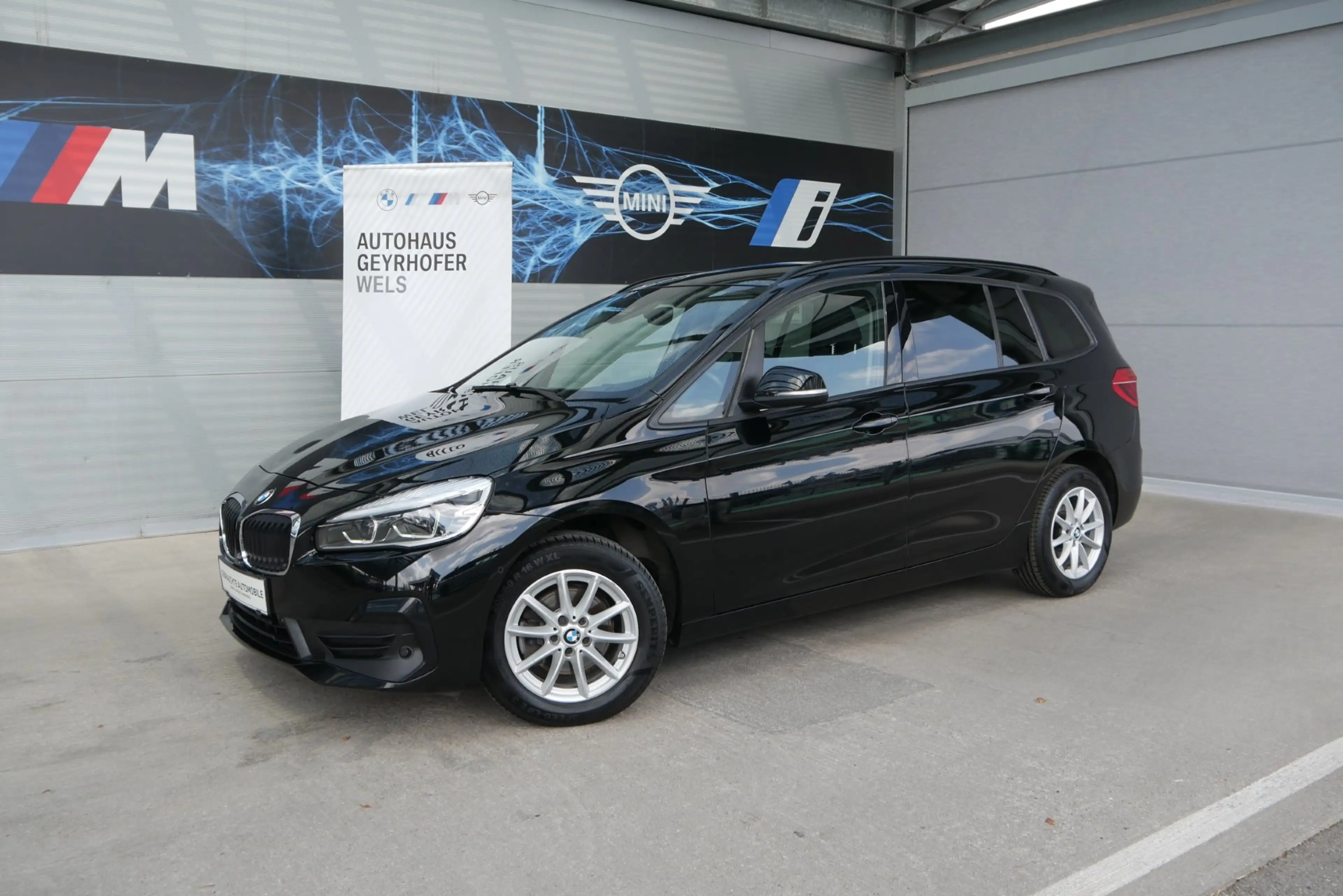 BMW 216 d — photo 3